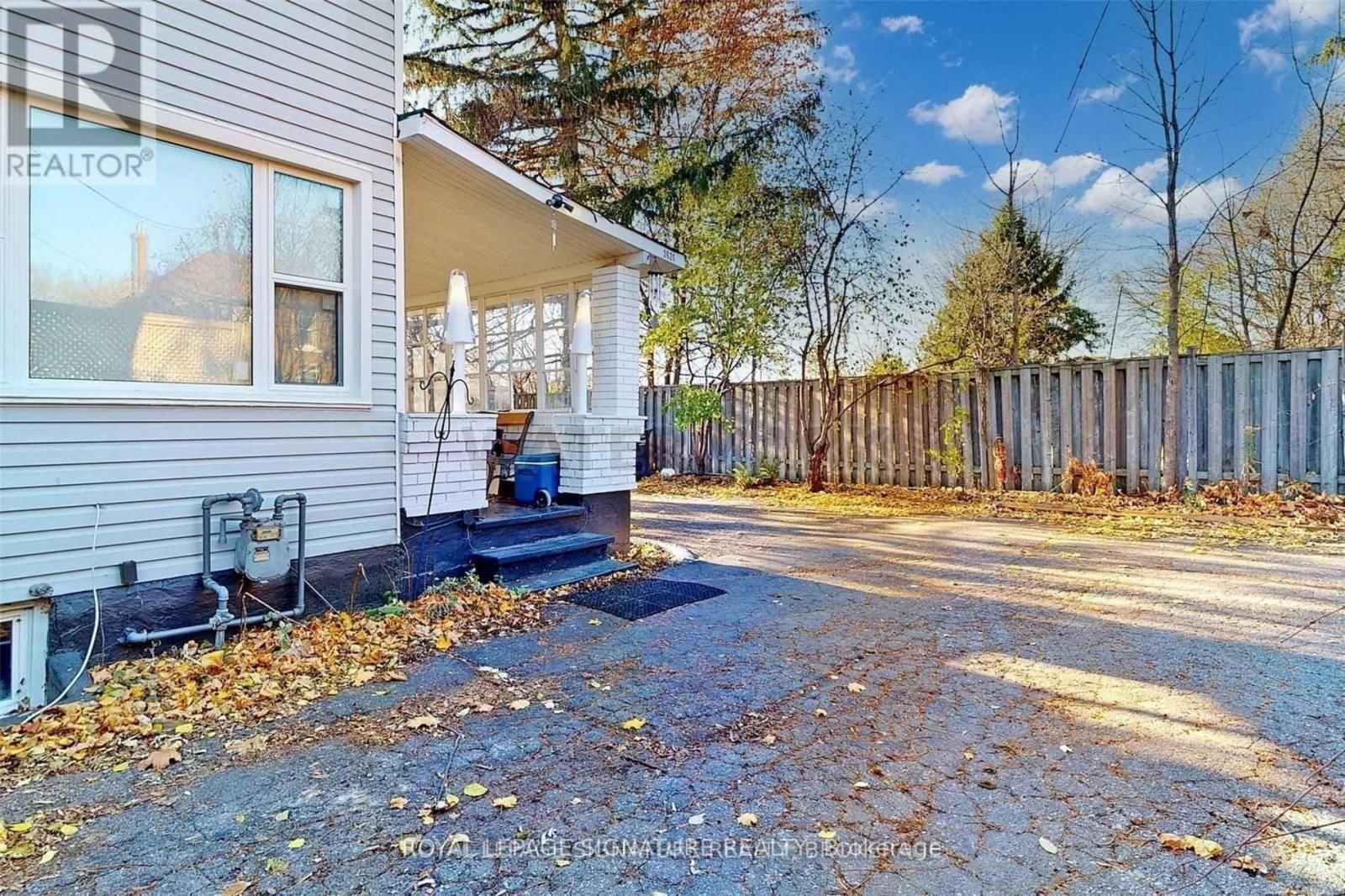 362A QUEEN STREET SOUTH Image 33