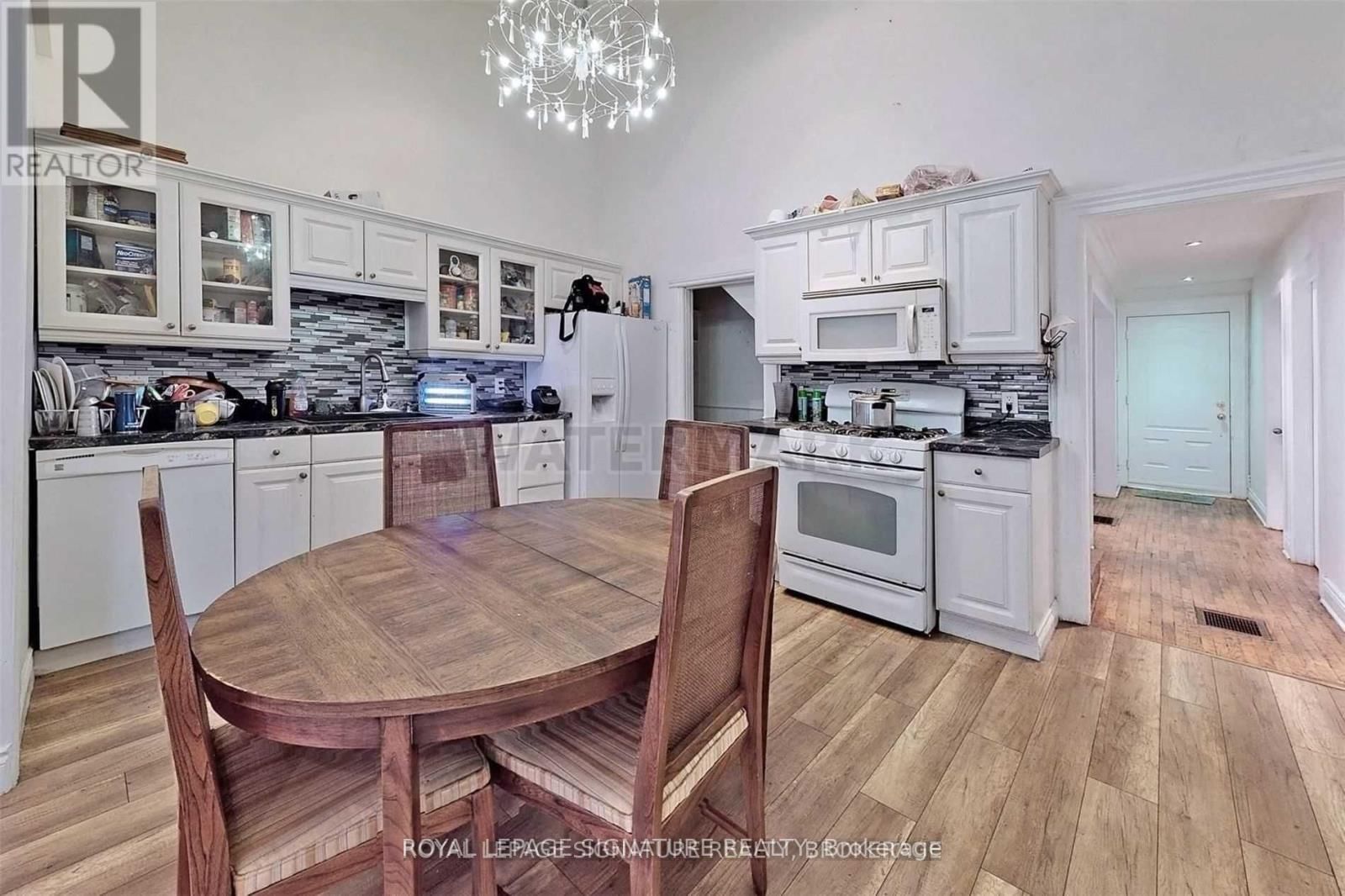 362A QUEEN STREET SOUTH Image 5