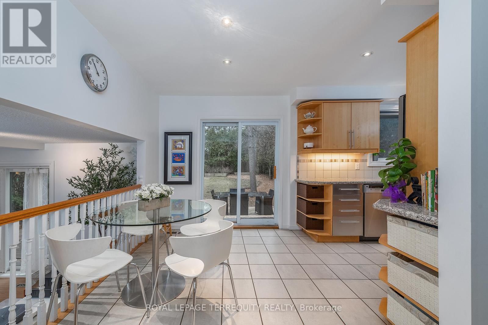 6 EARLINGTON AVENUE Image 10