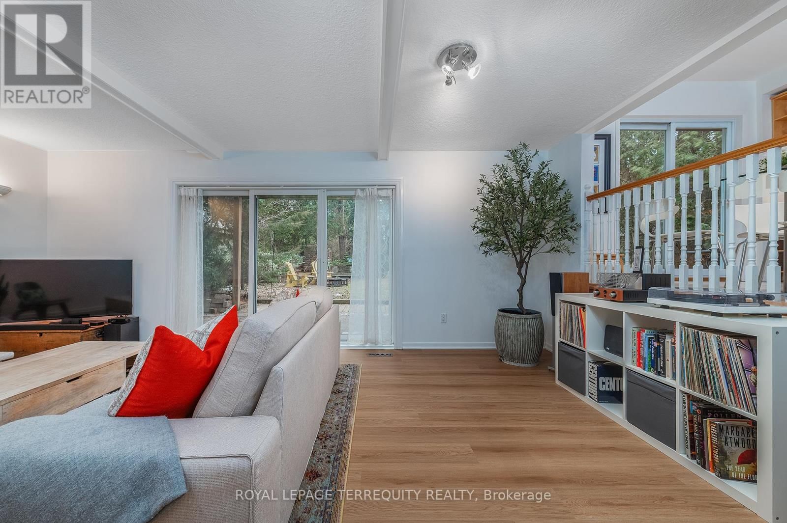 6 EARLINGTON AVENUE Image 15