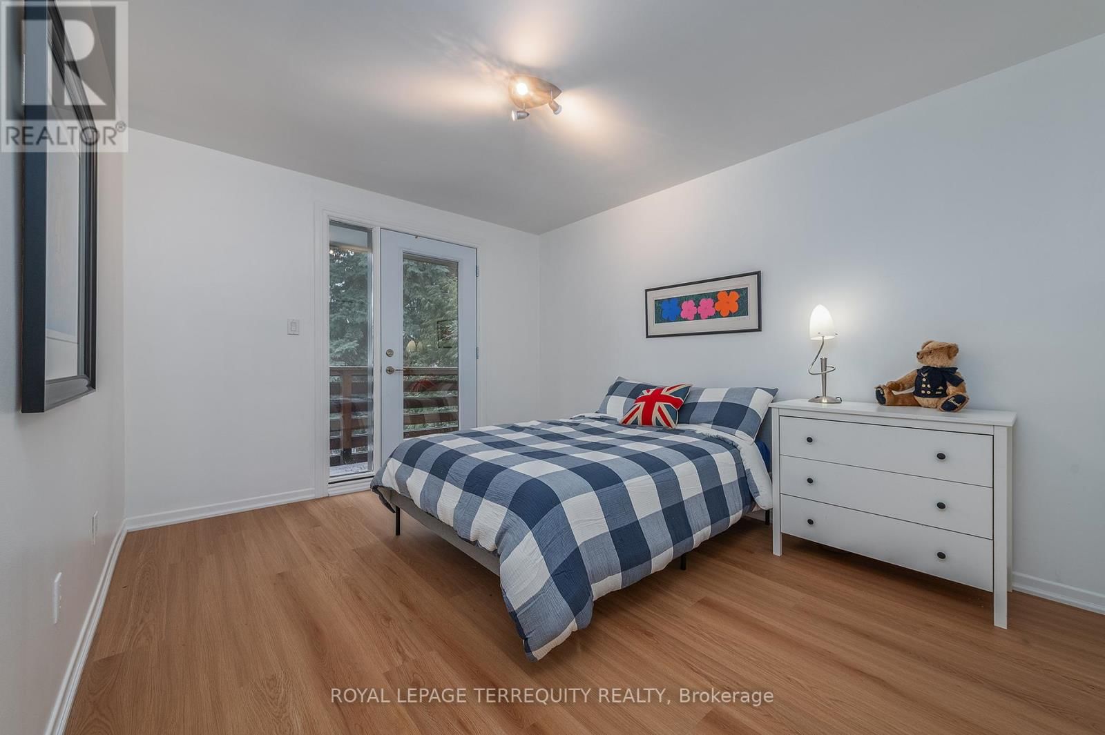 6 EARLINGTON AVENUE Image 26