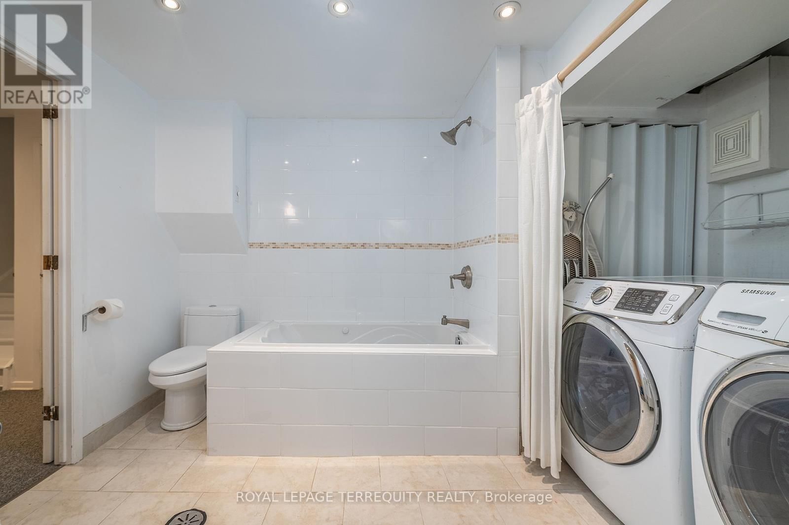 6 EARLINGTON AVENUE Image 34