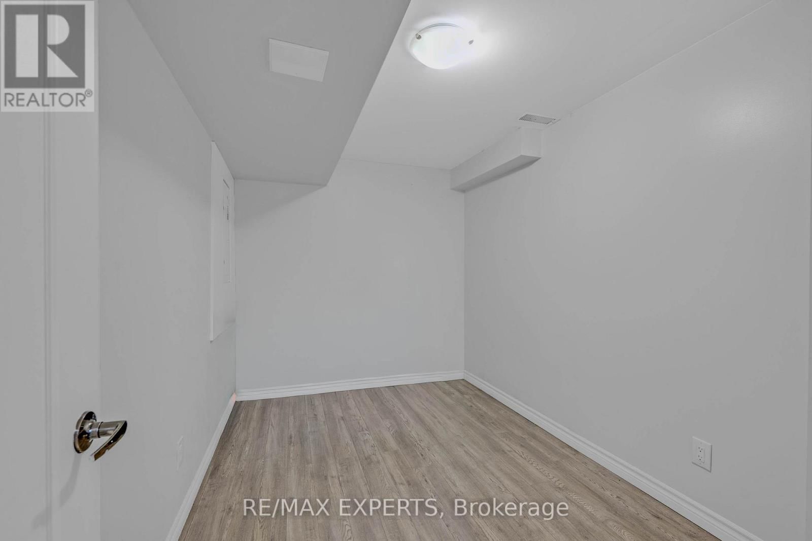 22 HOOVER ROAD Image 34