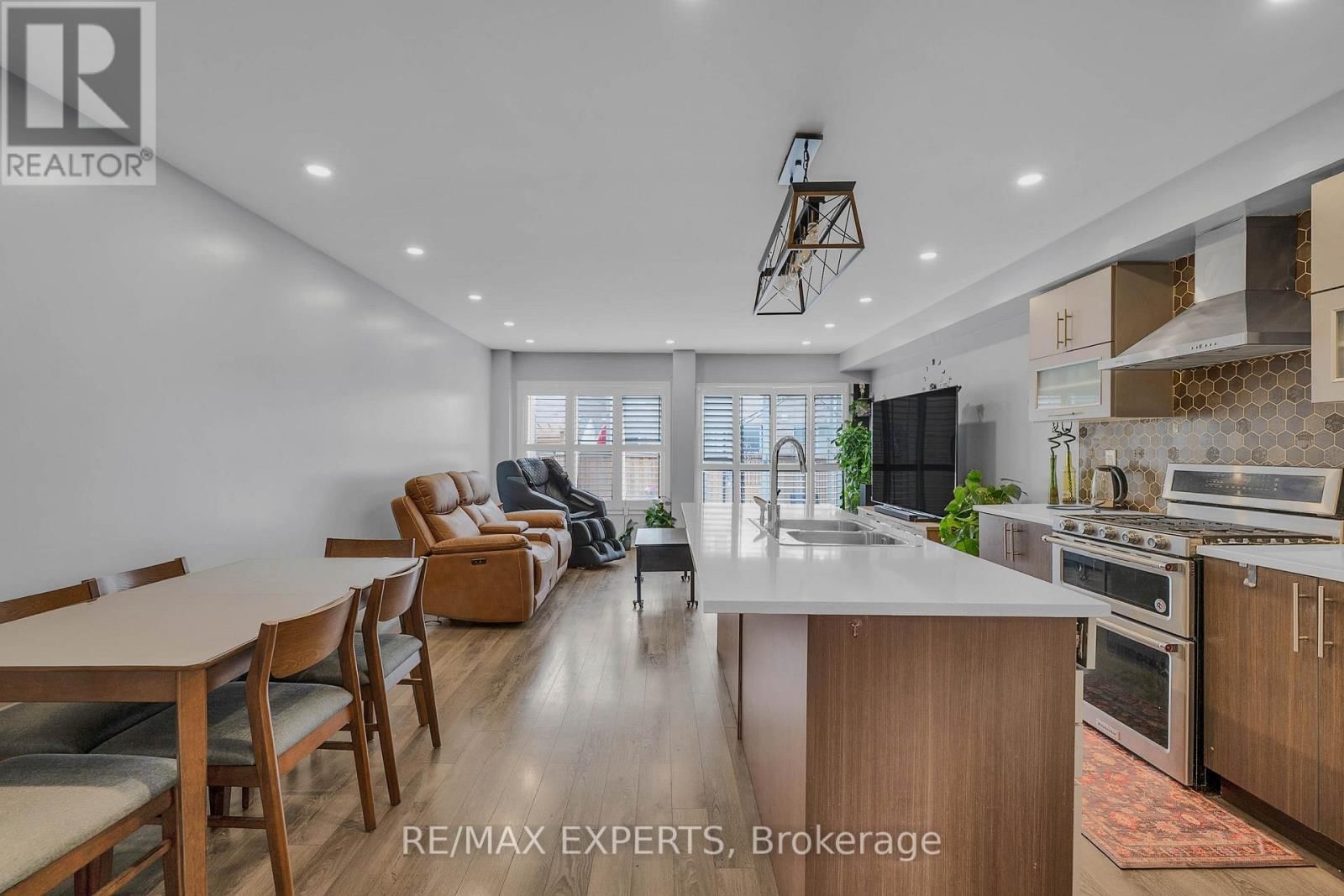 22 HOOVER ROAD Image 8