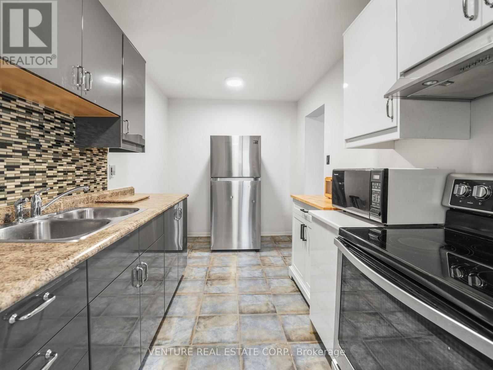 7 - 6779 GLEN ERIN DRIVE Image 9