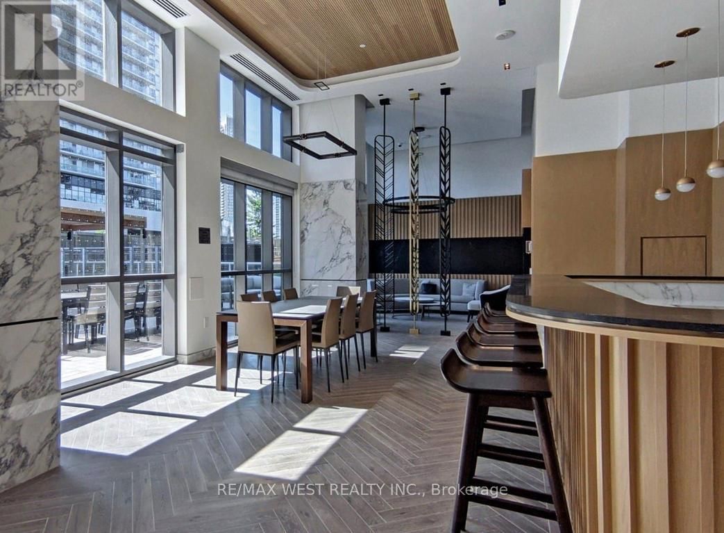 501 - 65 ANNIE CRAIG DRIVE Image 4