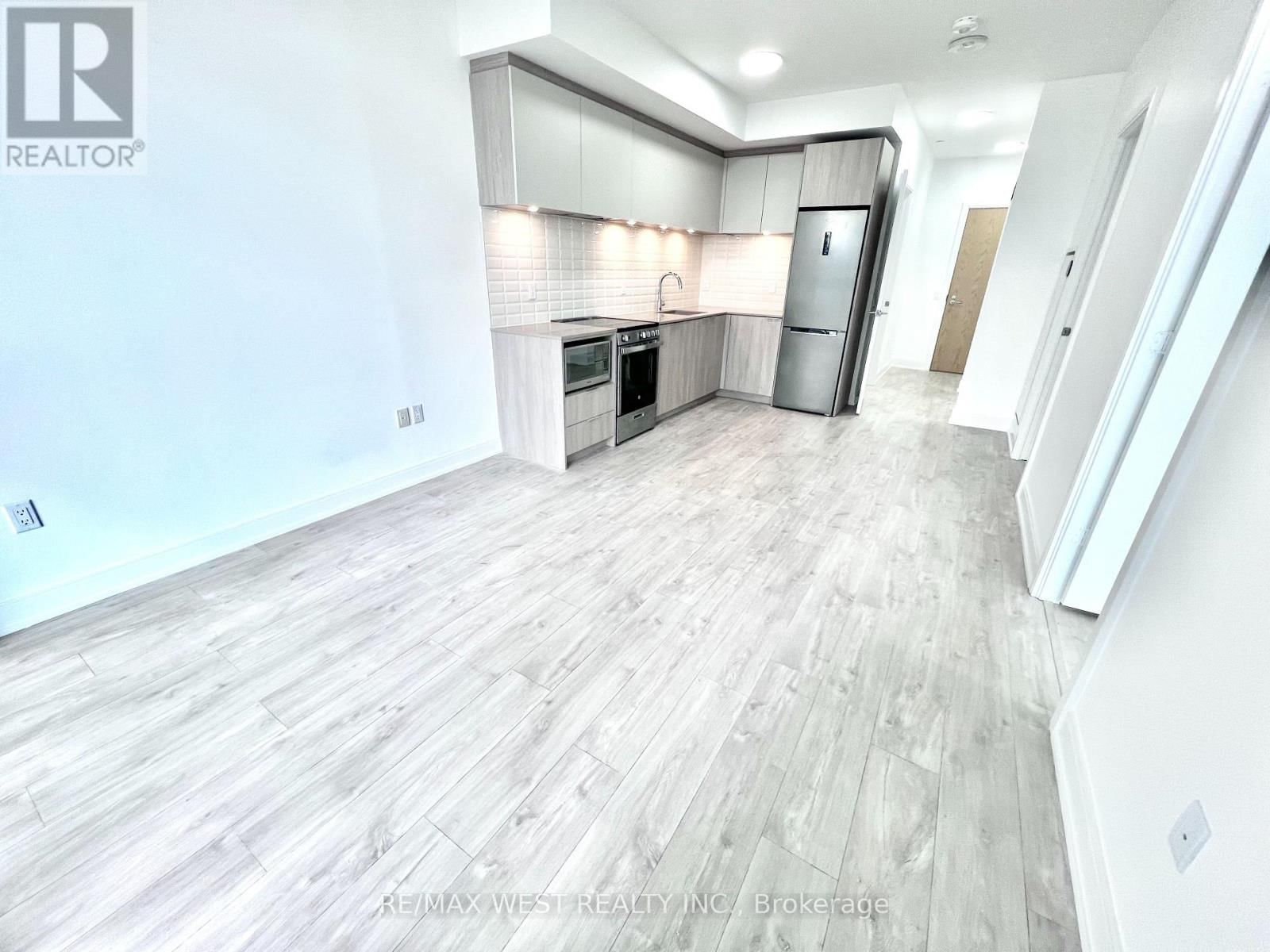 501 - 65 ANNIE CRAIG DRIVE Image 8