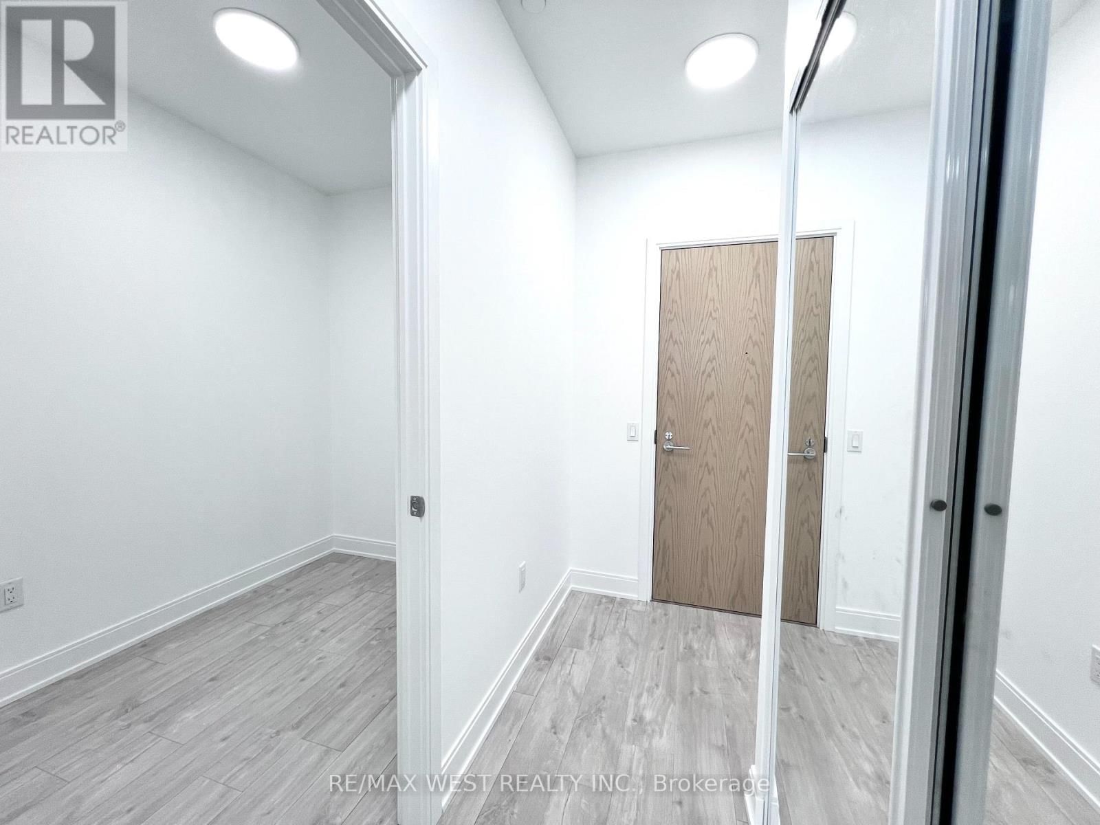 501 - 65 ANNIE CRAIG DRIVE Image 9