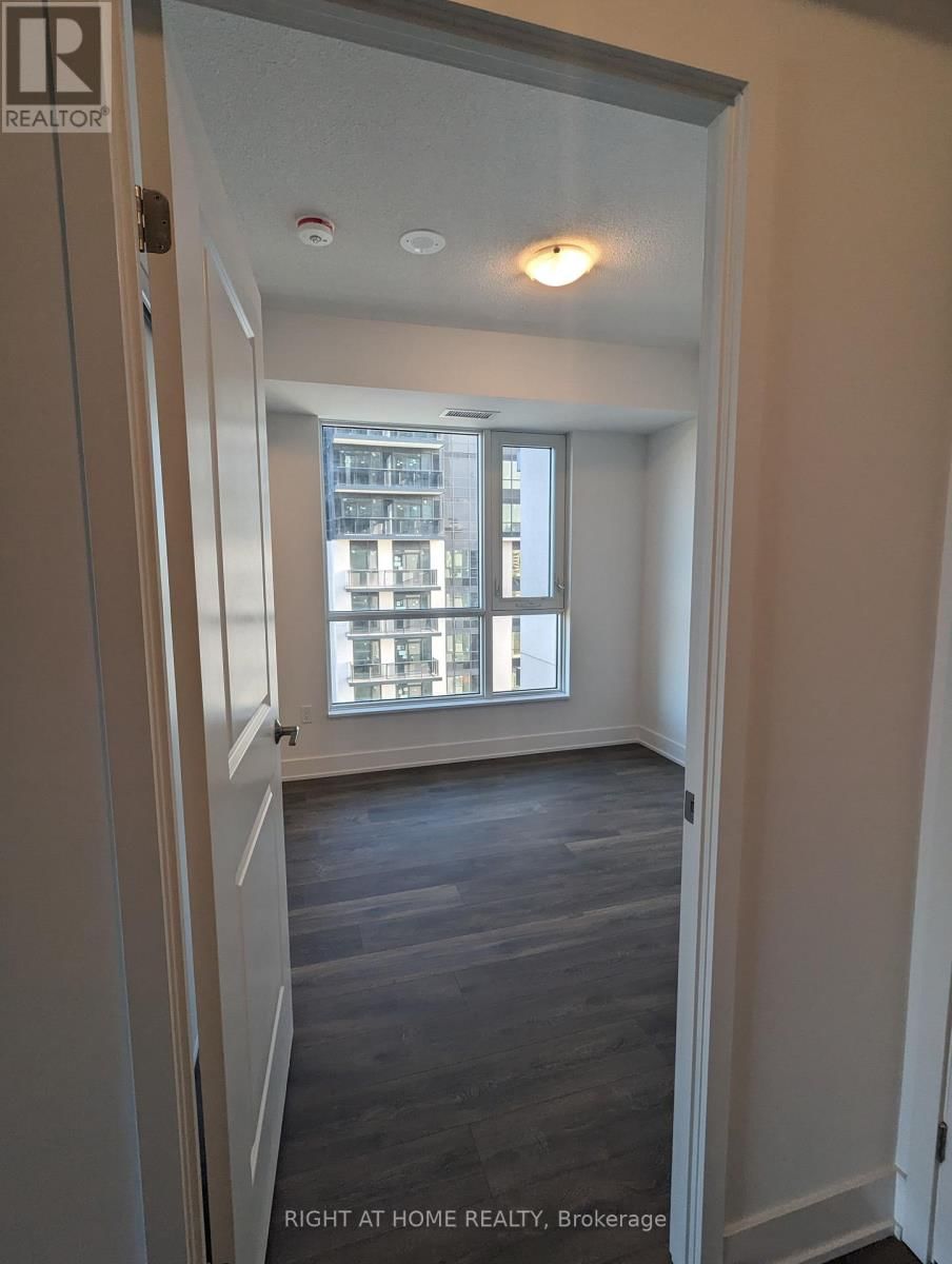 1607 - 202 BURNHAMTHORPE ROAD EAST Image 10