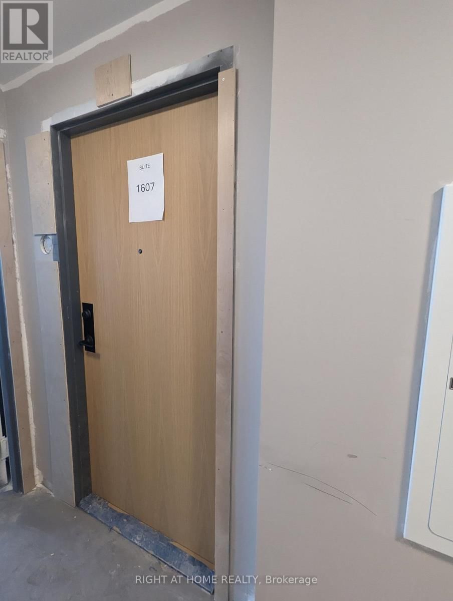 1607 - 202 BURNHAMTHORPE ROAD EAST Image 2