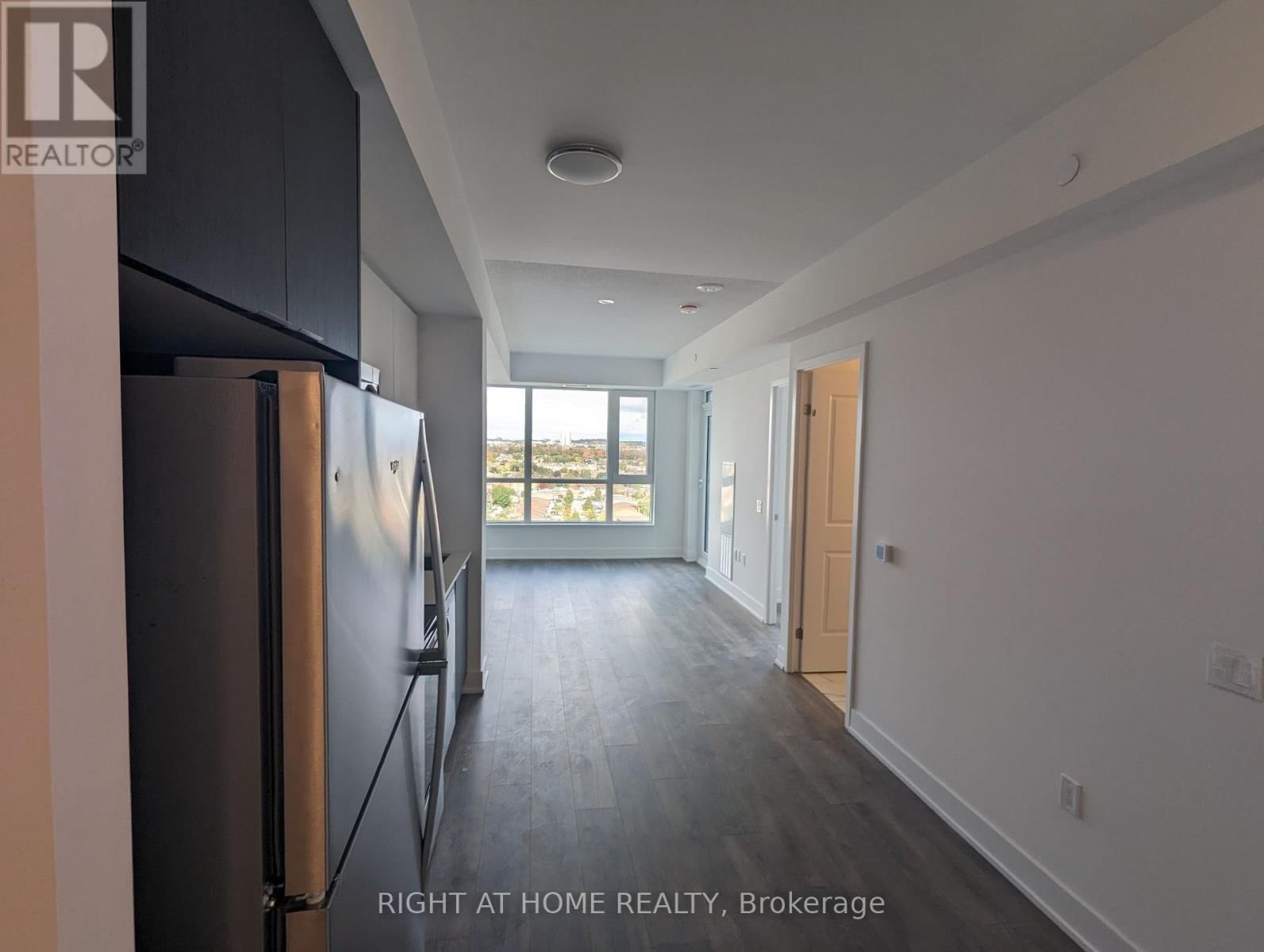 1607 - 202 BURNHAMTHORPE ROAD EAST Image 5