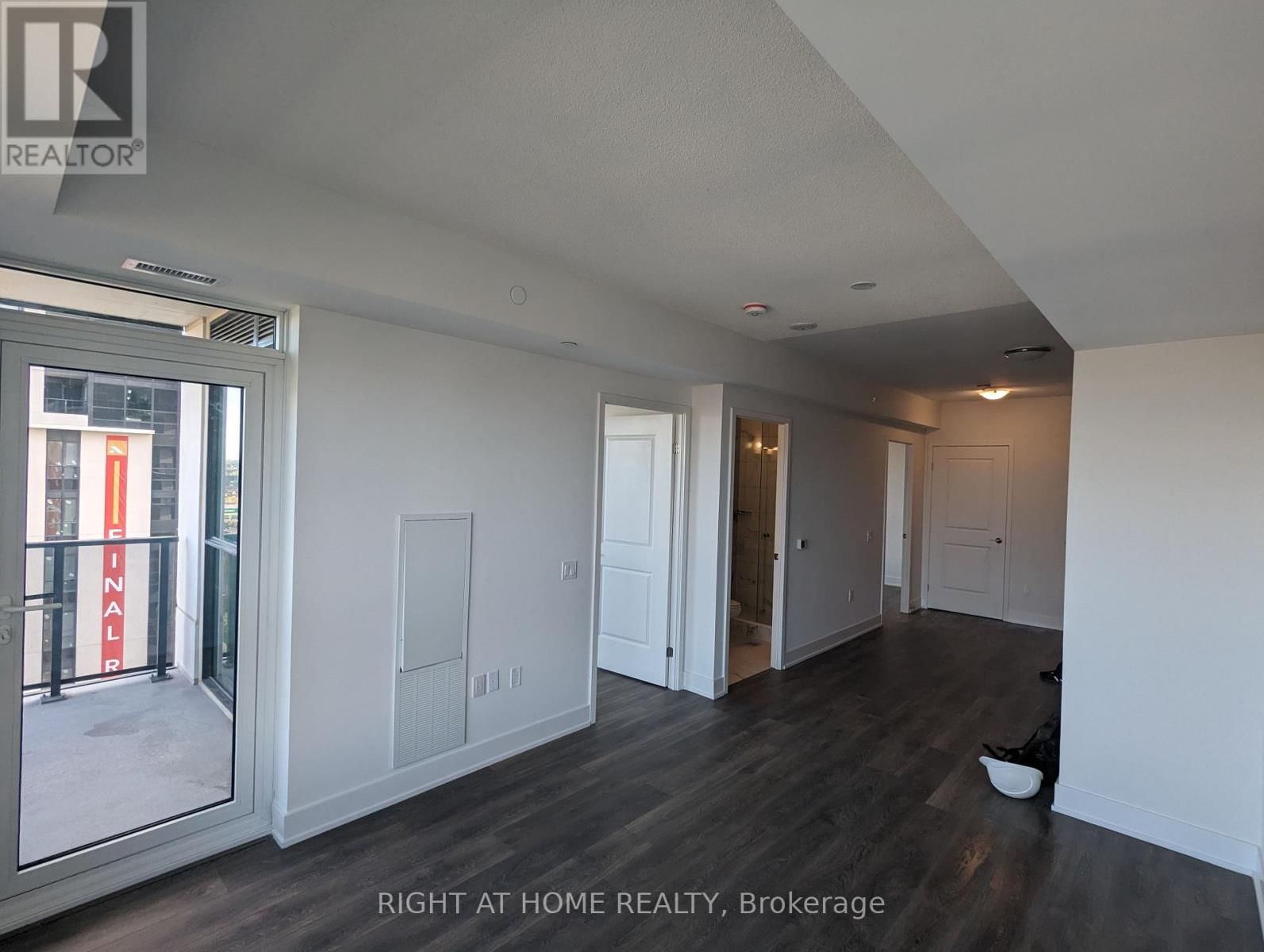 1607 - 202 BURNHAMTHORPE ROAD EAST Image 7