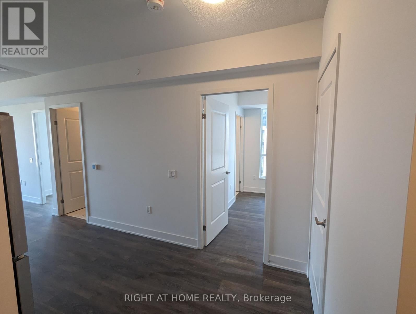 1607 - 202 BURNHAMTHORPE ROAD EAST Image 9