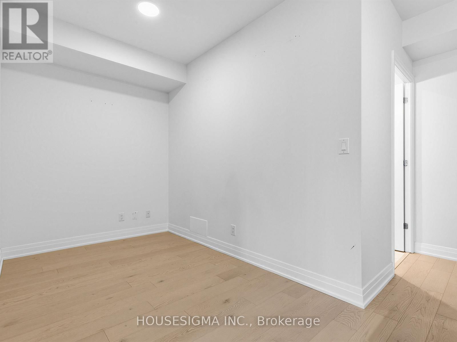 215 - 430 RONCESVALLES AVENUE Image 10