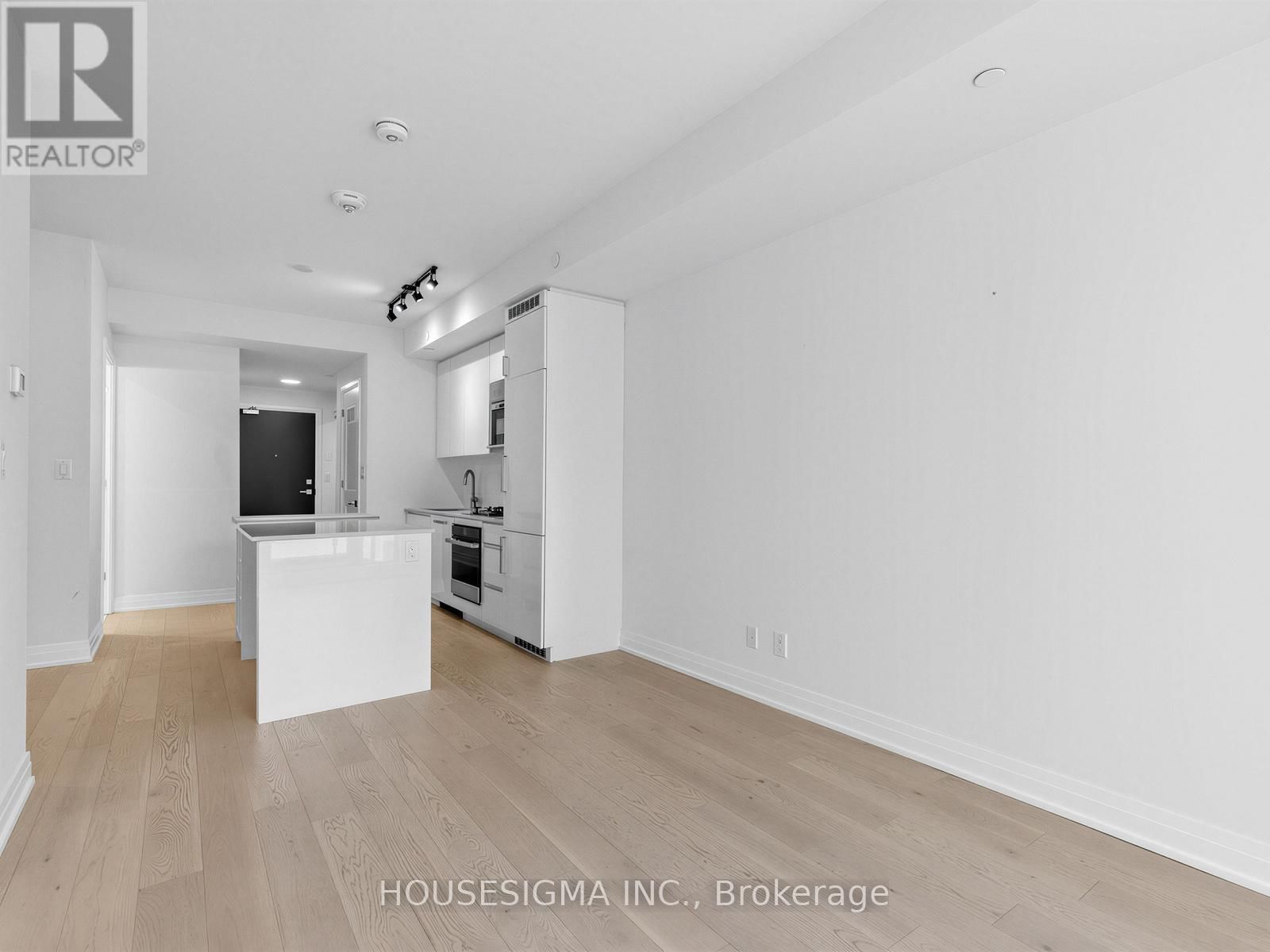 215 - 430 RONCESVALLES AVENUE Image 14