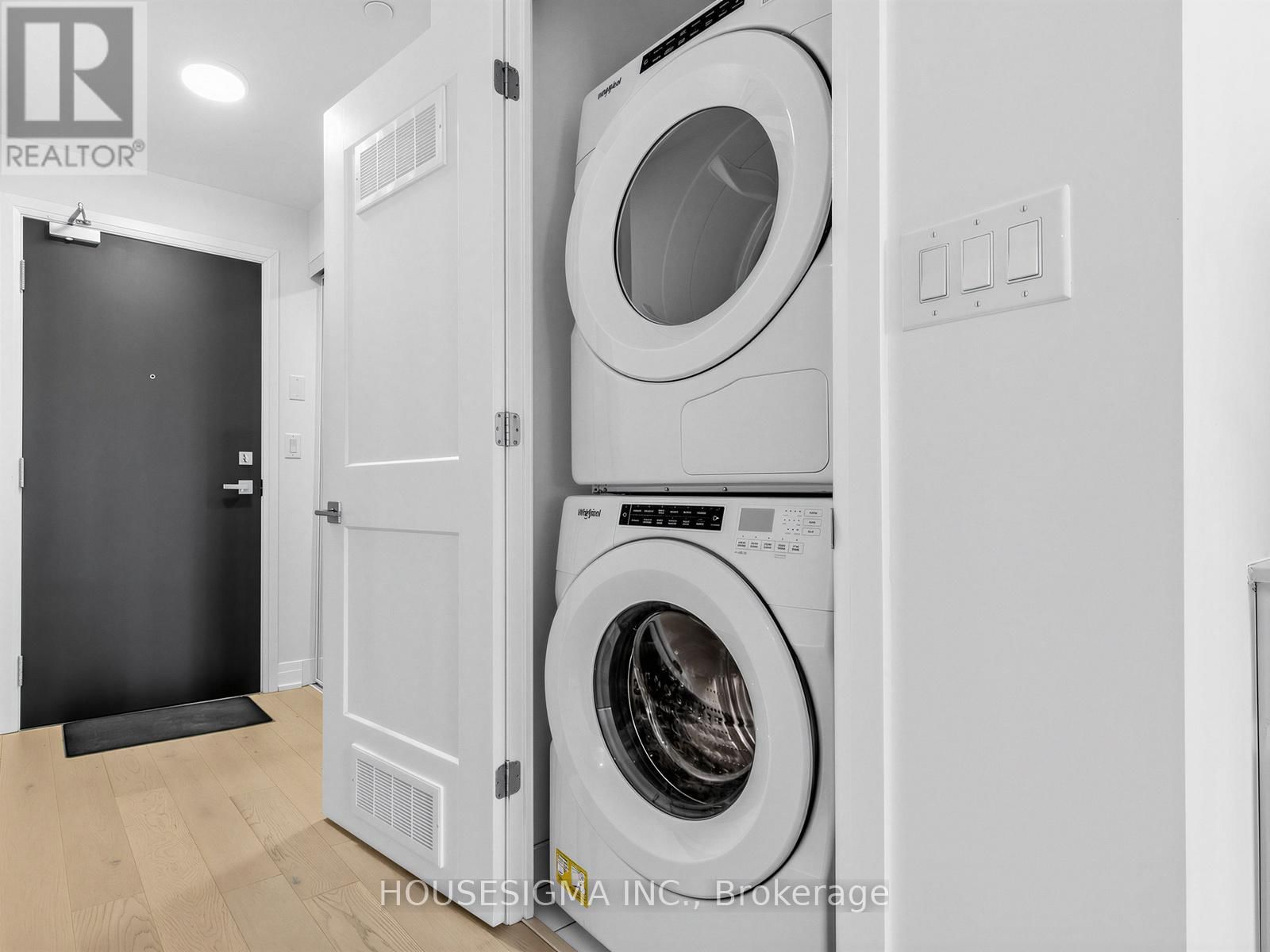 215 - 430 RONCESVALLES AVENUE Image 18