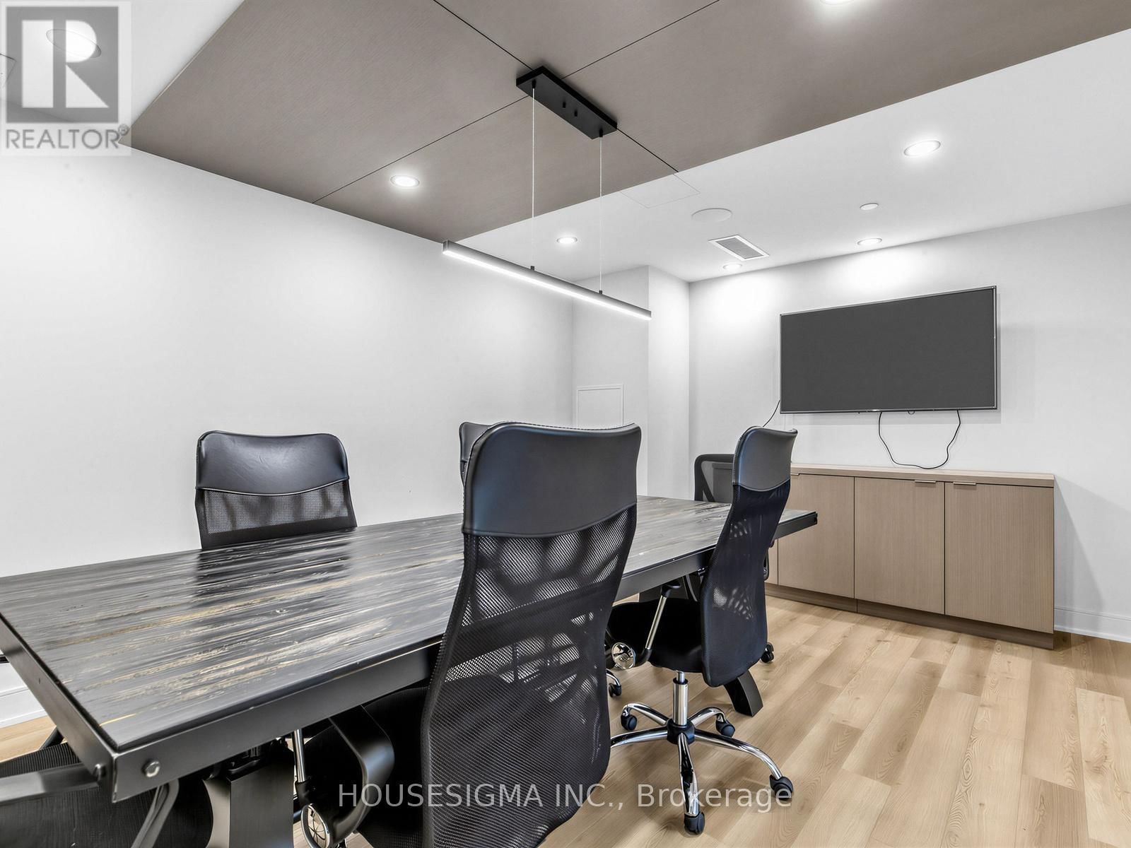 215 - 430 RONCESVALLES AVENUE Image 21