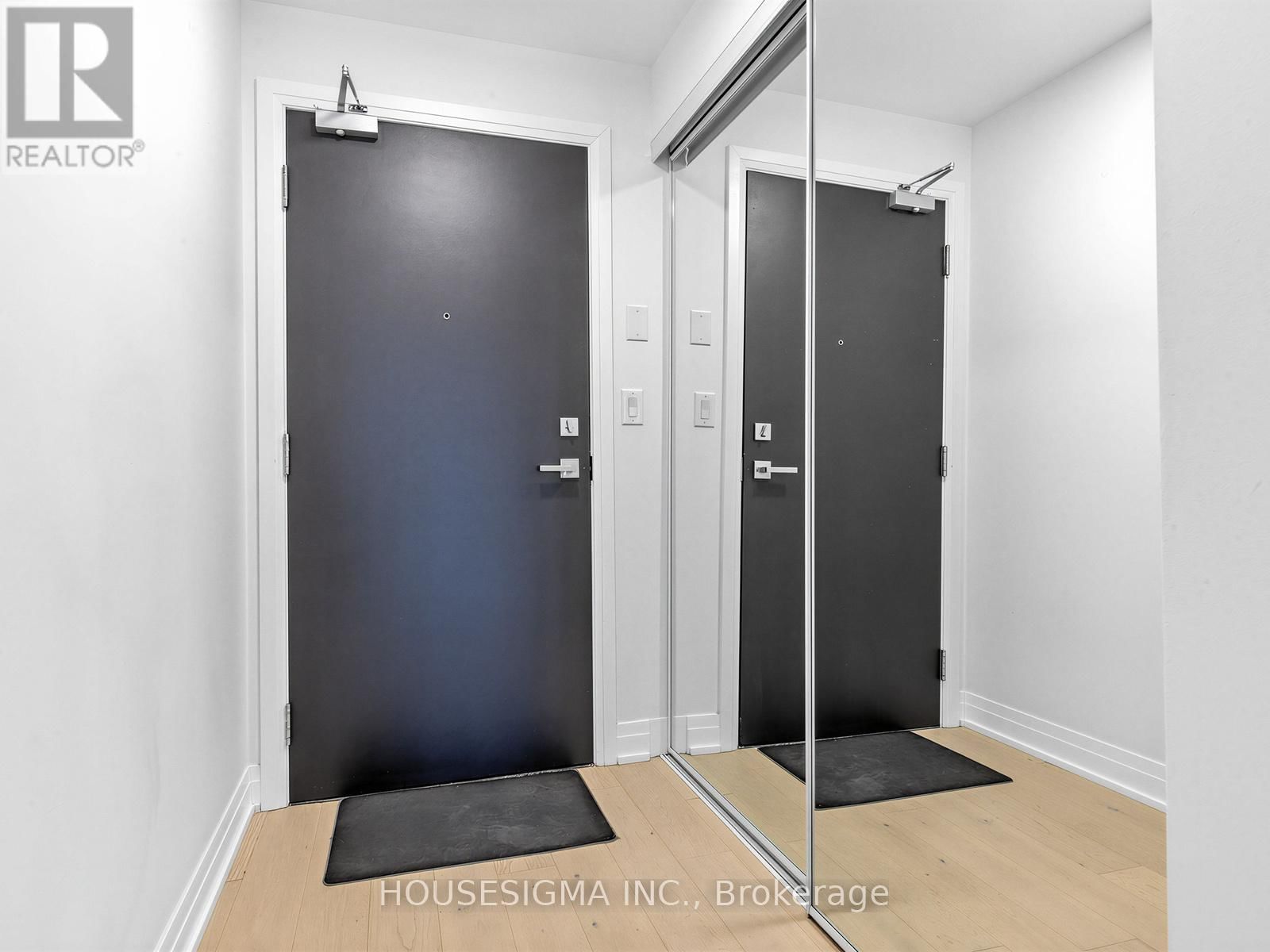 215 - 430 RONCESVALLES AVENUE Image 4