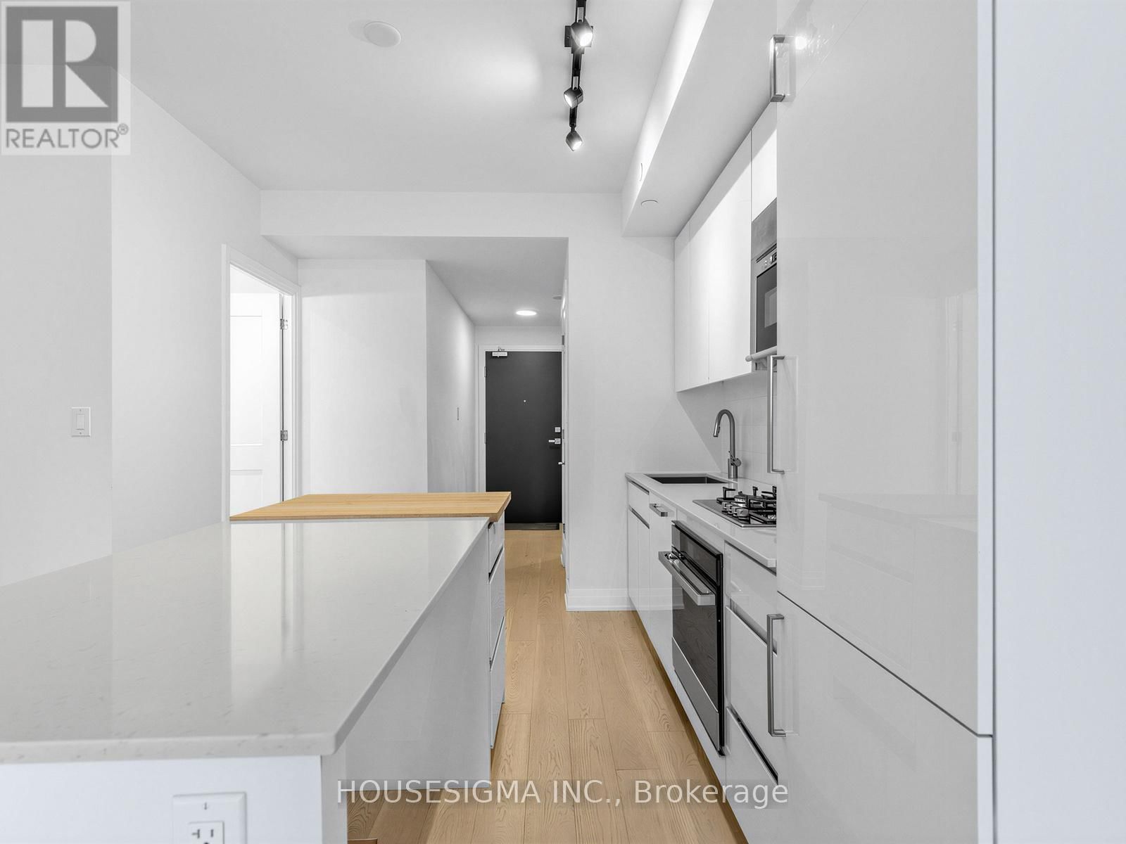 215 - 430 RONCESVALLES AVENUE Image 8