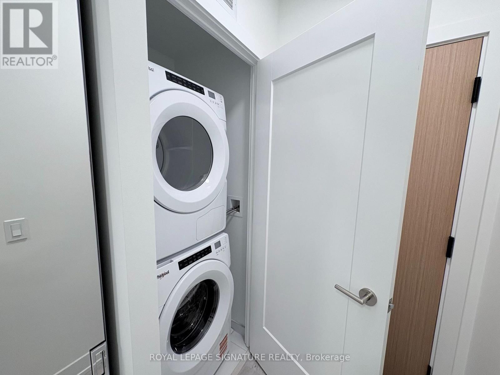 1810 - 60 CENTRAL PARK ROAD WAY Image 10