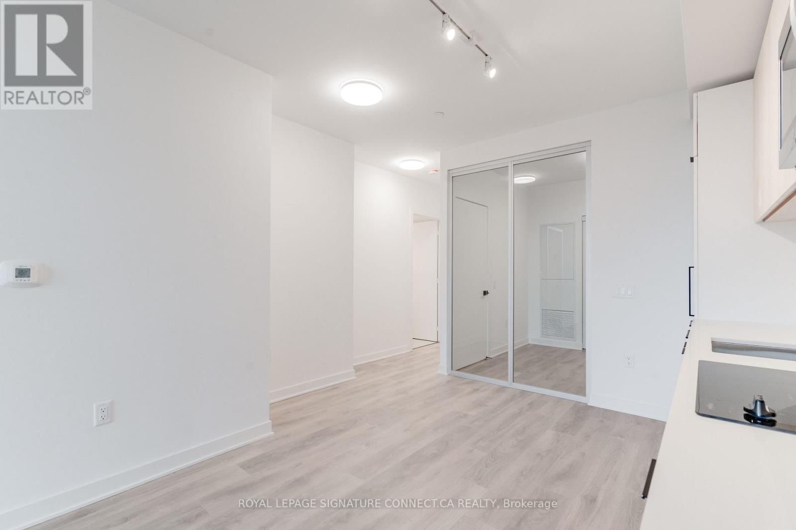 718 - 1185 DUPONT STREET Image 8