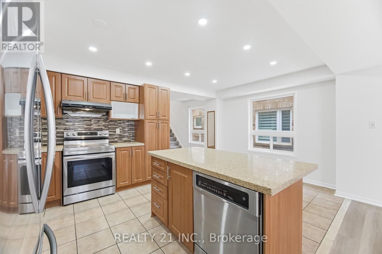 76 SWEET CLOVER CRESCENT Image 12