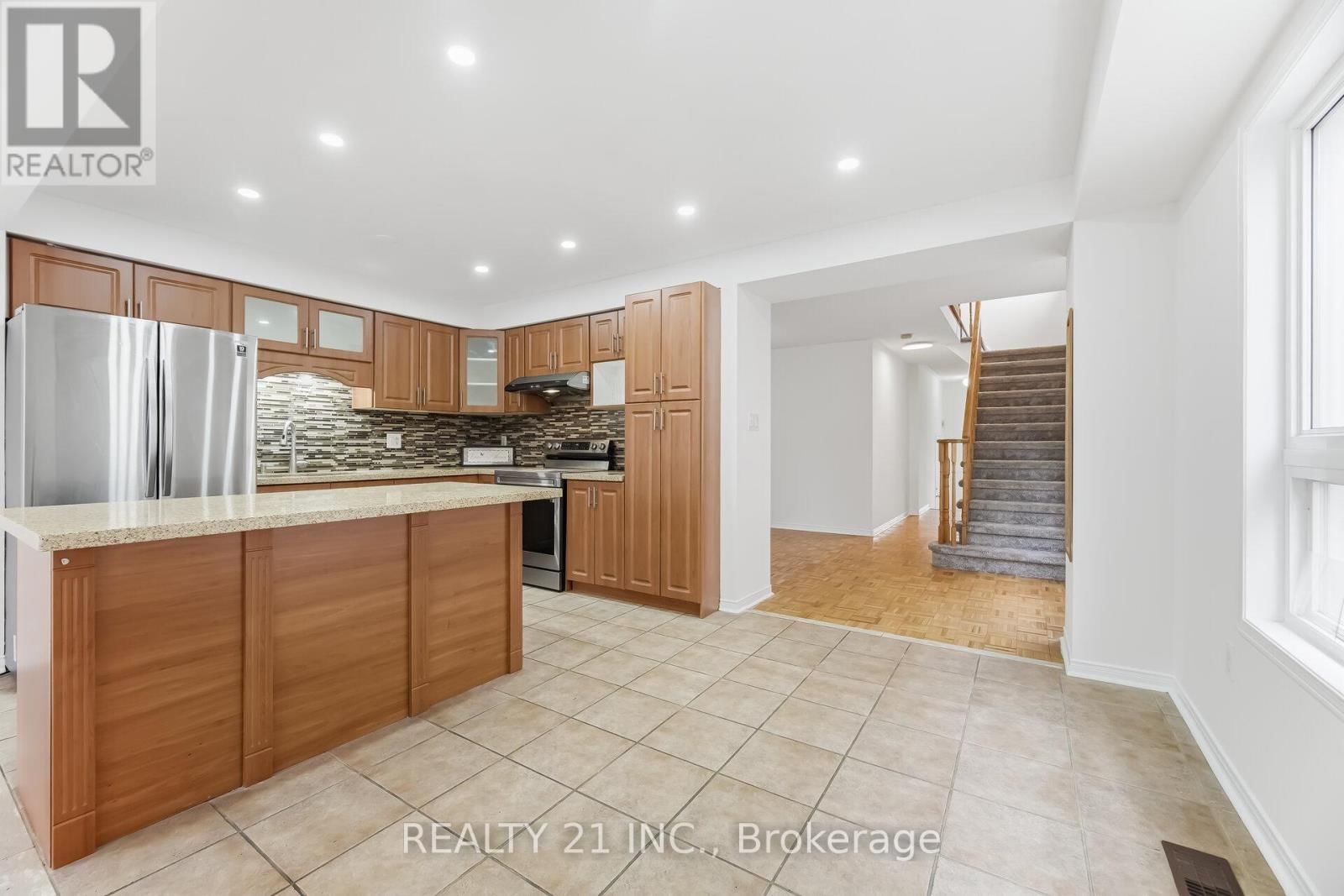 76 SWEET CLOVER CRESCENT Image 14