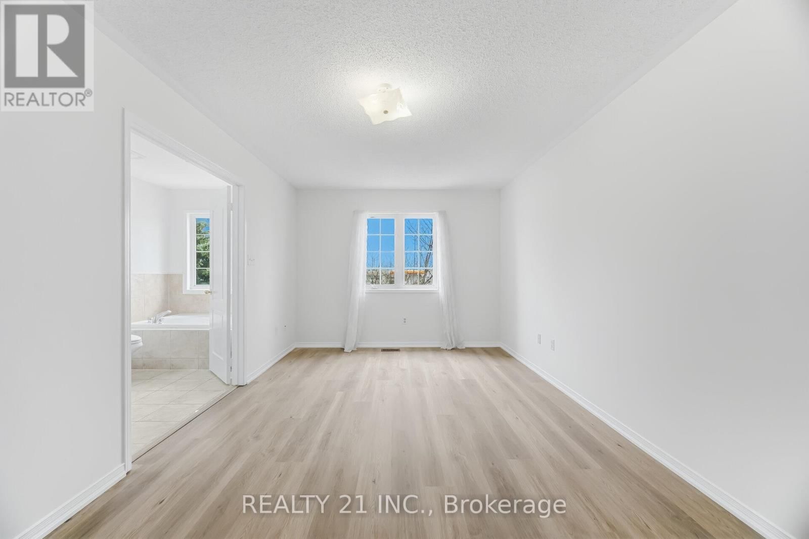 76 SWEET CLOVER CRESCENT Image 26