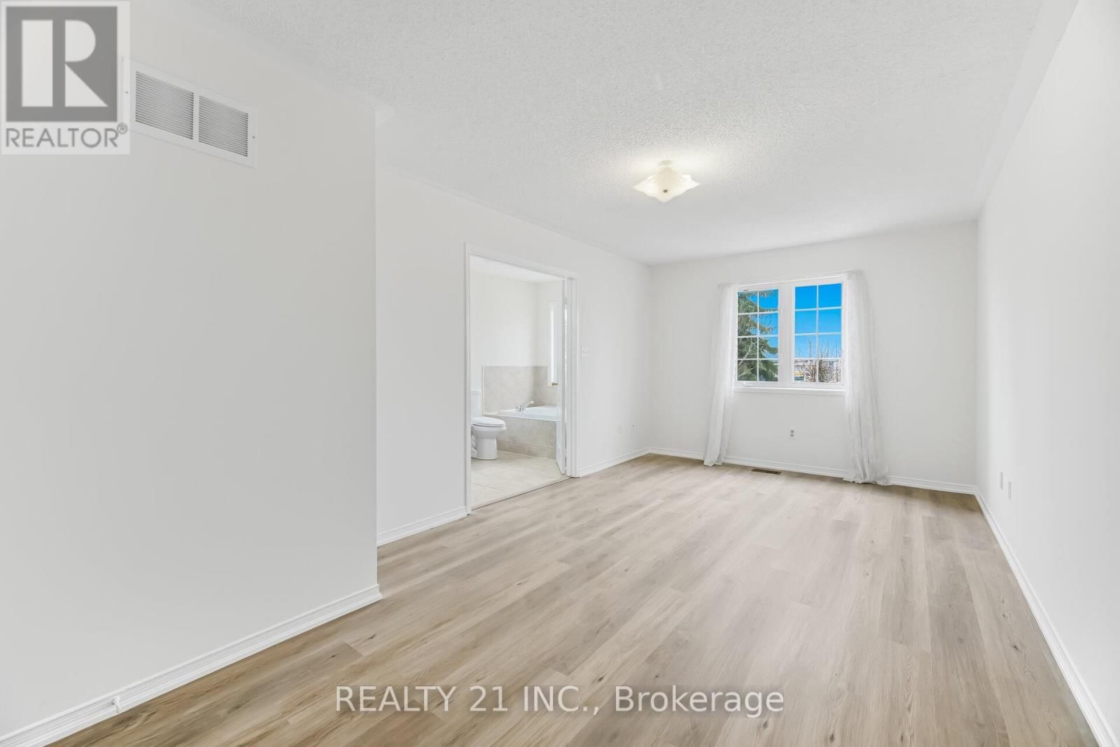 76 SWEET CLOVER CRESCENT Image 29