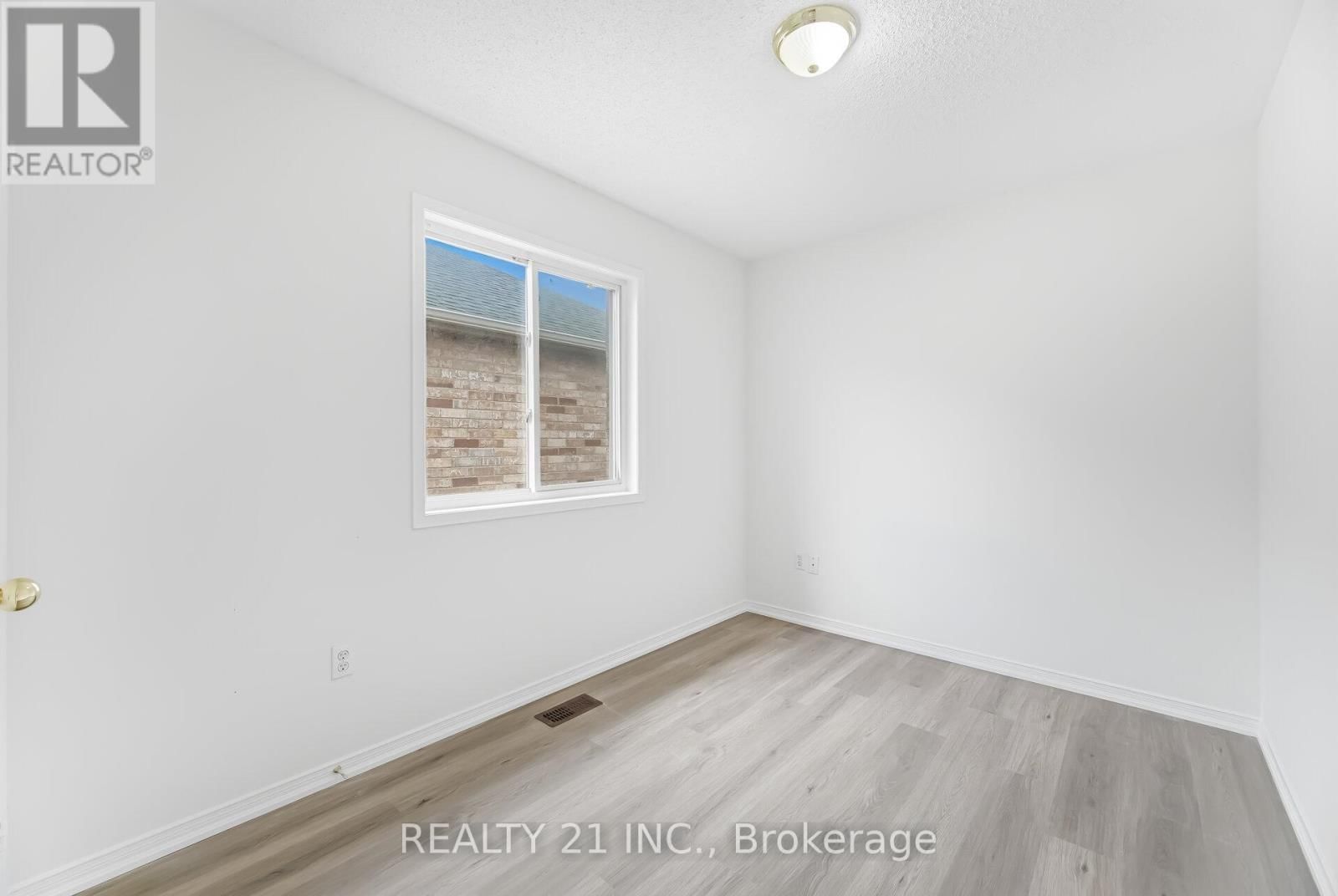 76 SWEET CLOVER CRESCENT Image 33