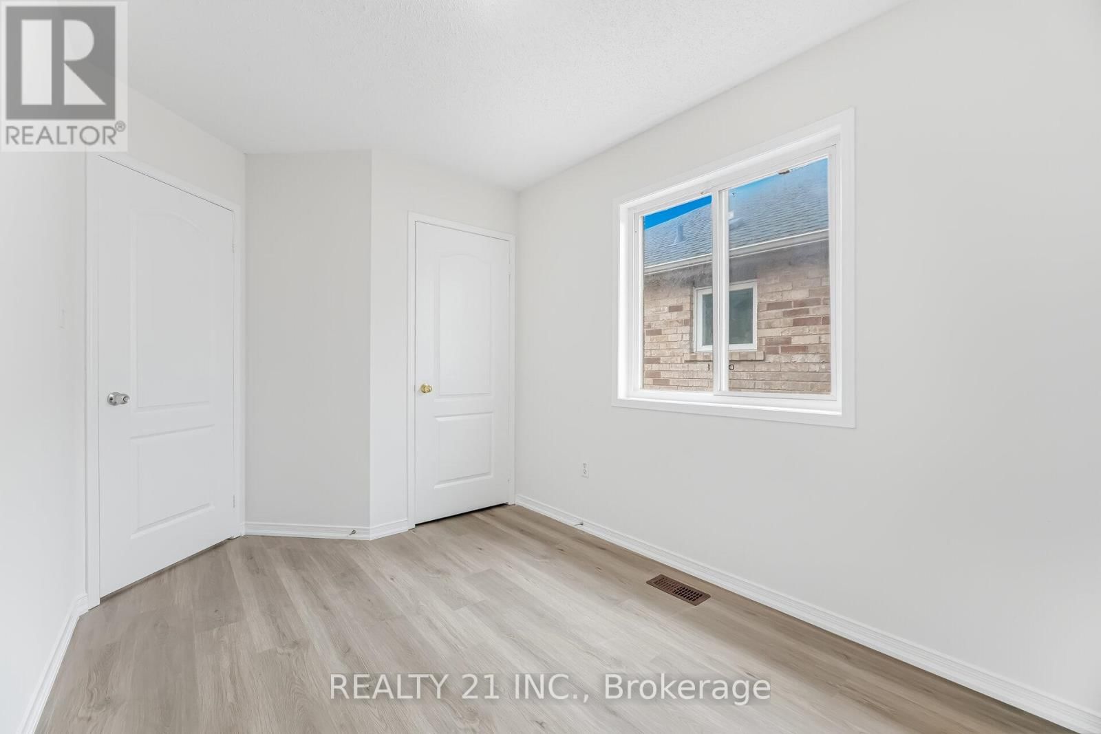 76 SWEET CLOVER CRESCENT Image 34