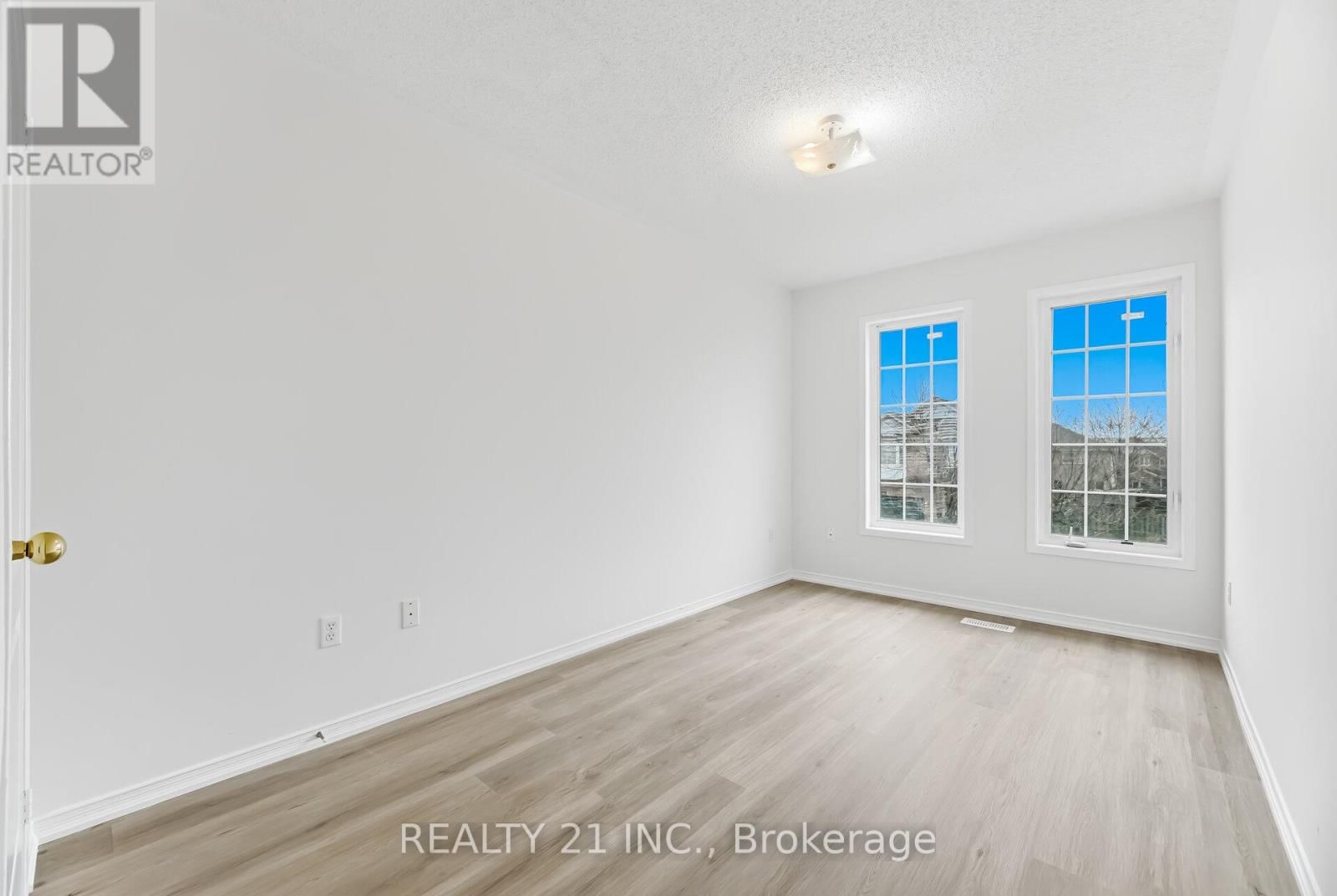 76 SWEET CLOVER CRESCENT Image 35