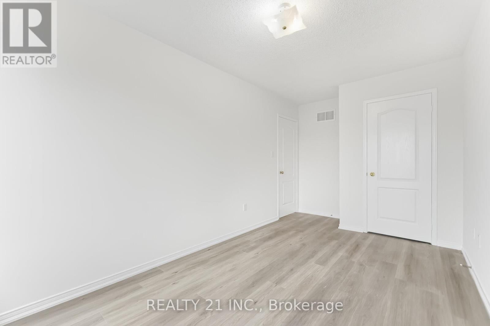 76 SWEET CLOVER CRESCENT Image 36