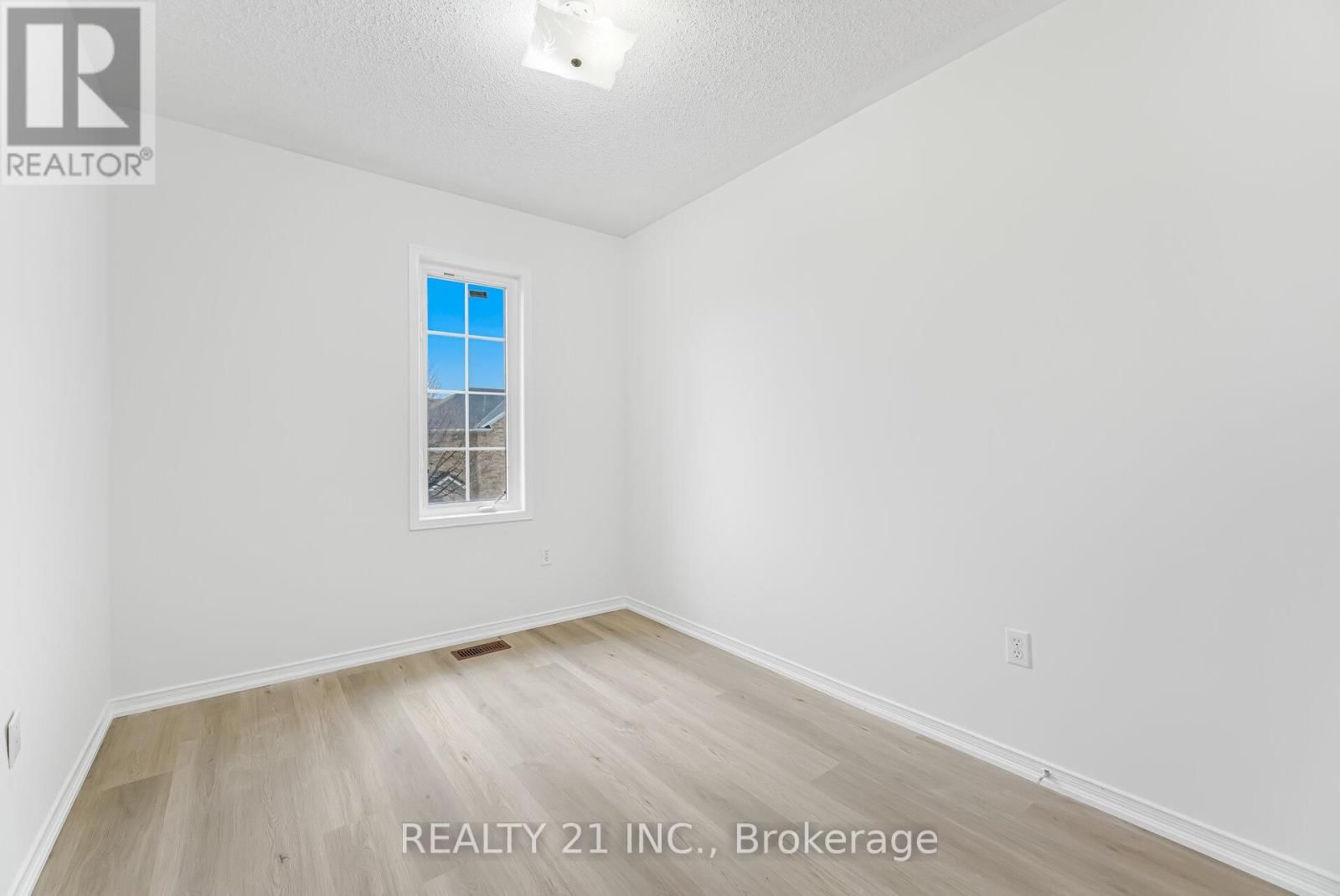 76 SWEET CLOVER CRESCENT Image 37