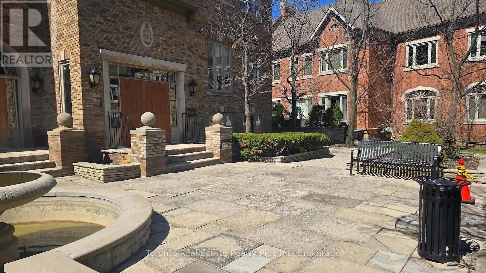 #100 - 53 VILLAGE CENTRE PLACE Image 1