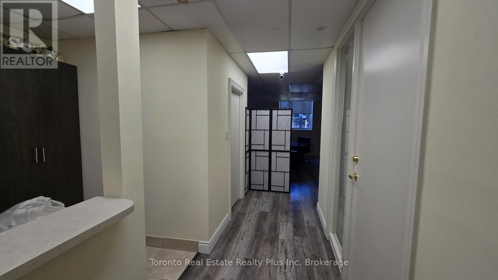 #100 - 53 VILLAGE CENTRE PLACE Image 11