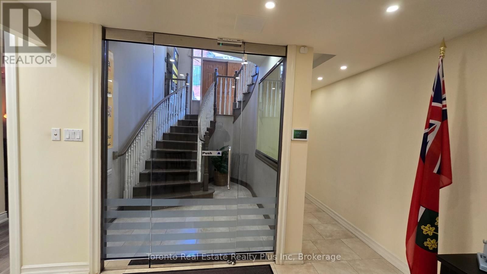 #100 - 53 VILLAGE CENTRE PLACE Image 6