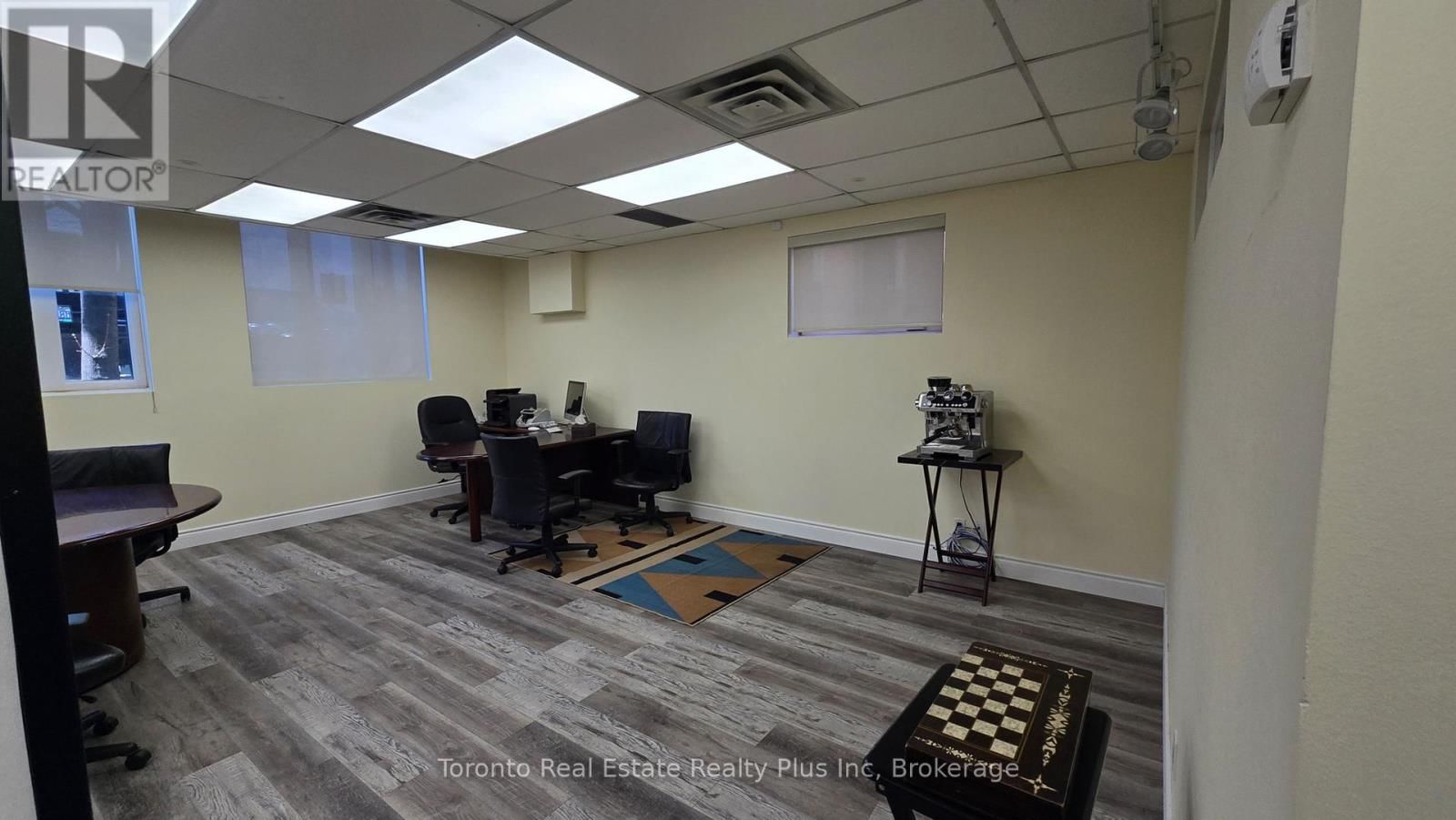 #100 - 53 VILLAGE CENTRE PLACE Image 9