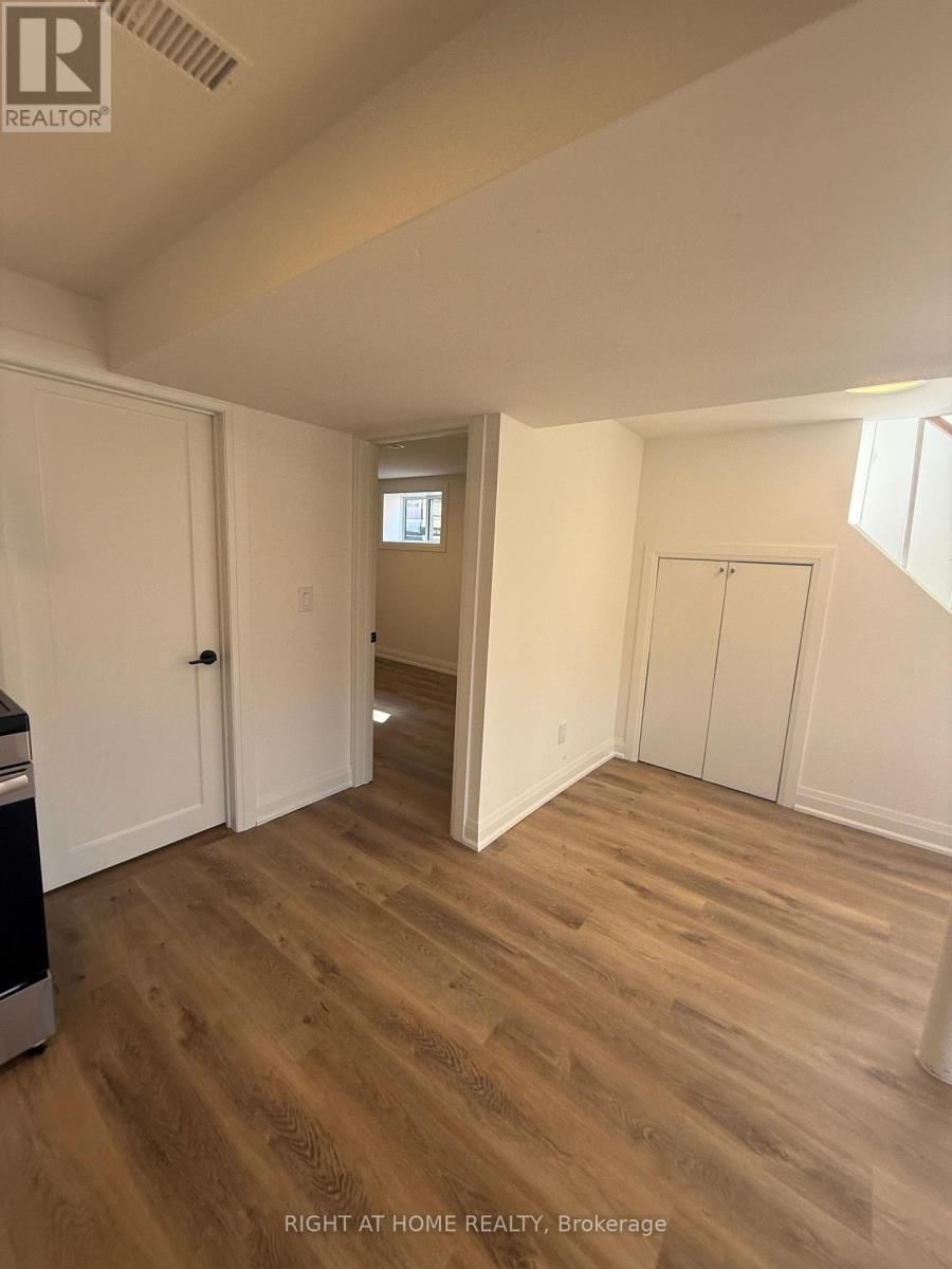 1B - 15 ARROWSMITH AVENUE Image 12