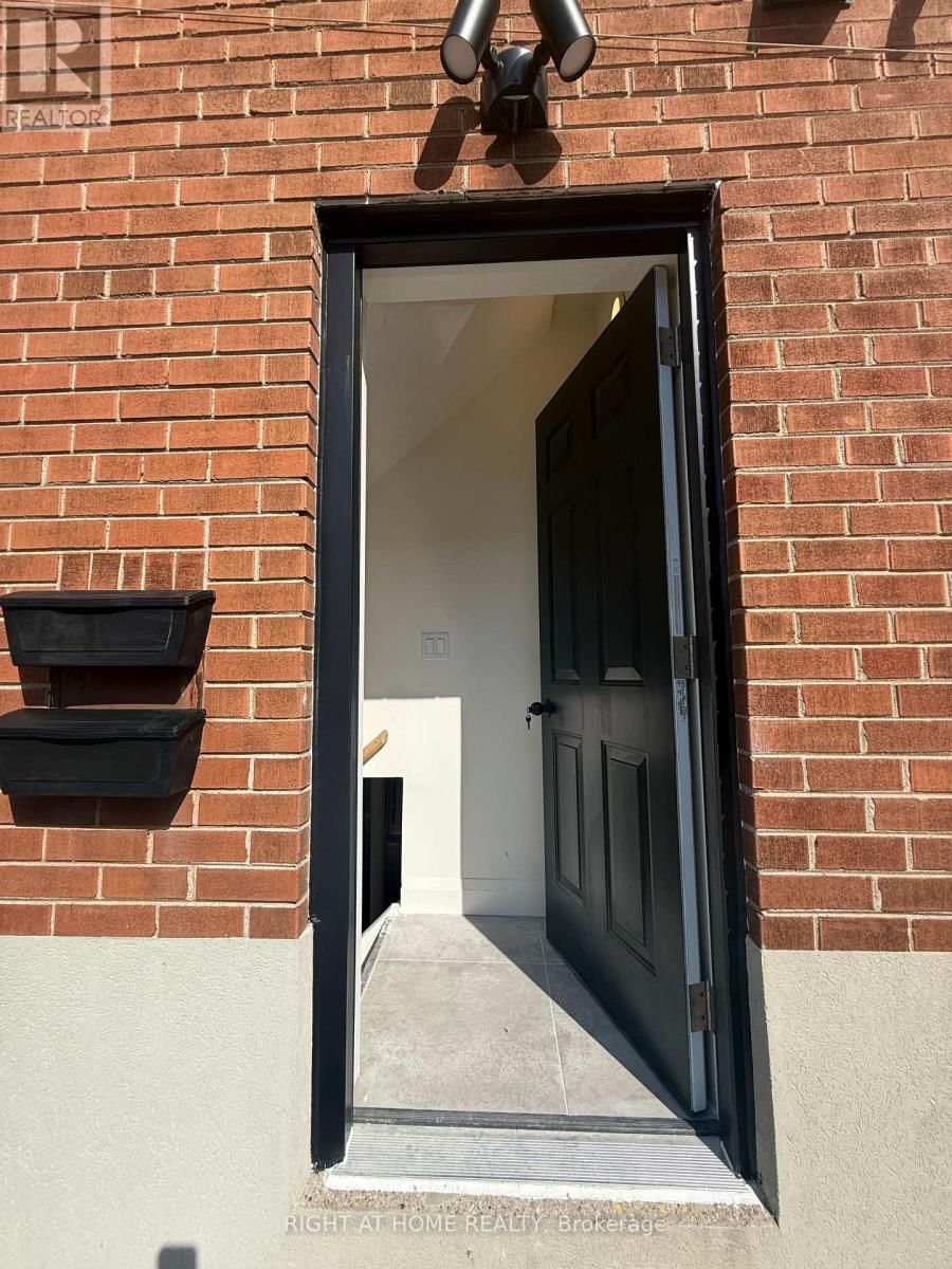 1B - 15 ARROWSMITH AVENUE Image 2