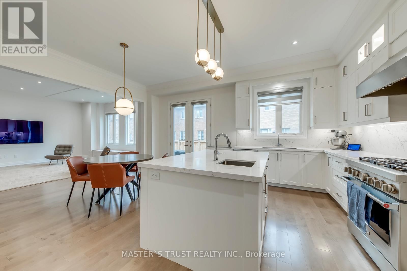 62 MERLIN STREET Image 16