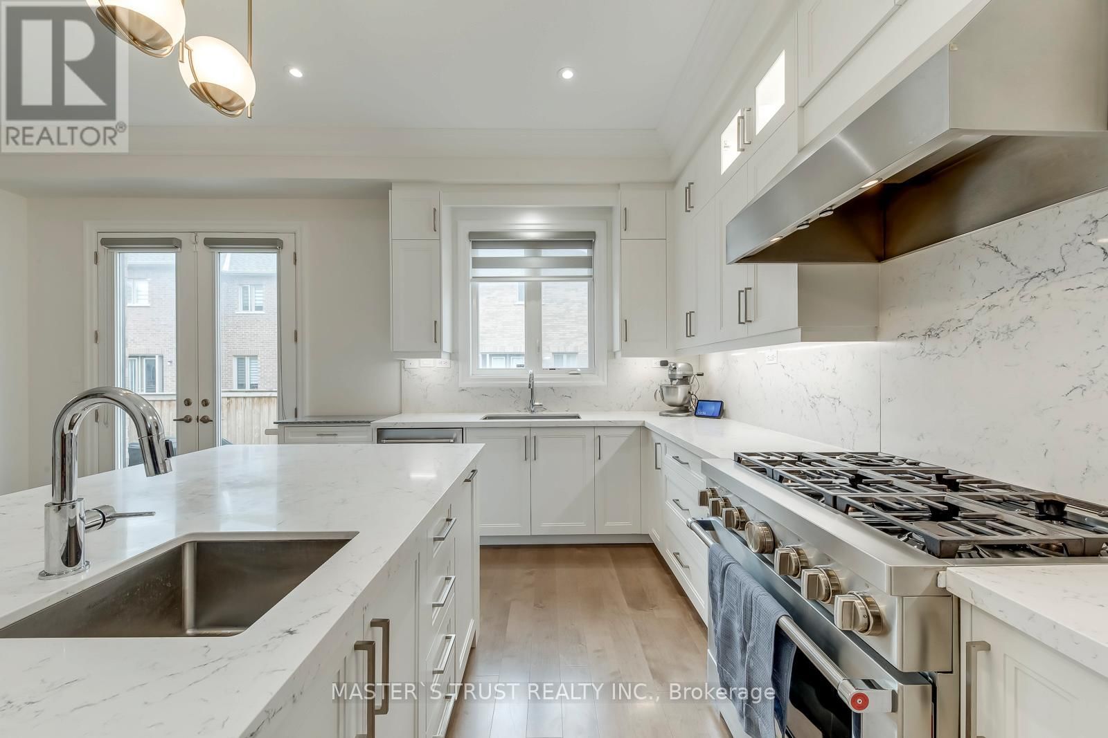 62 MERLIN STREET Image 21