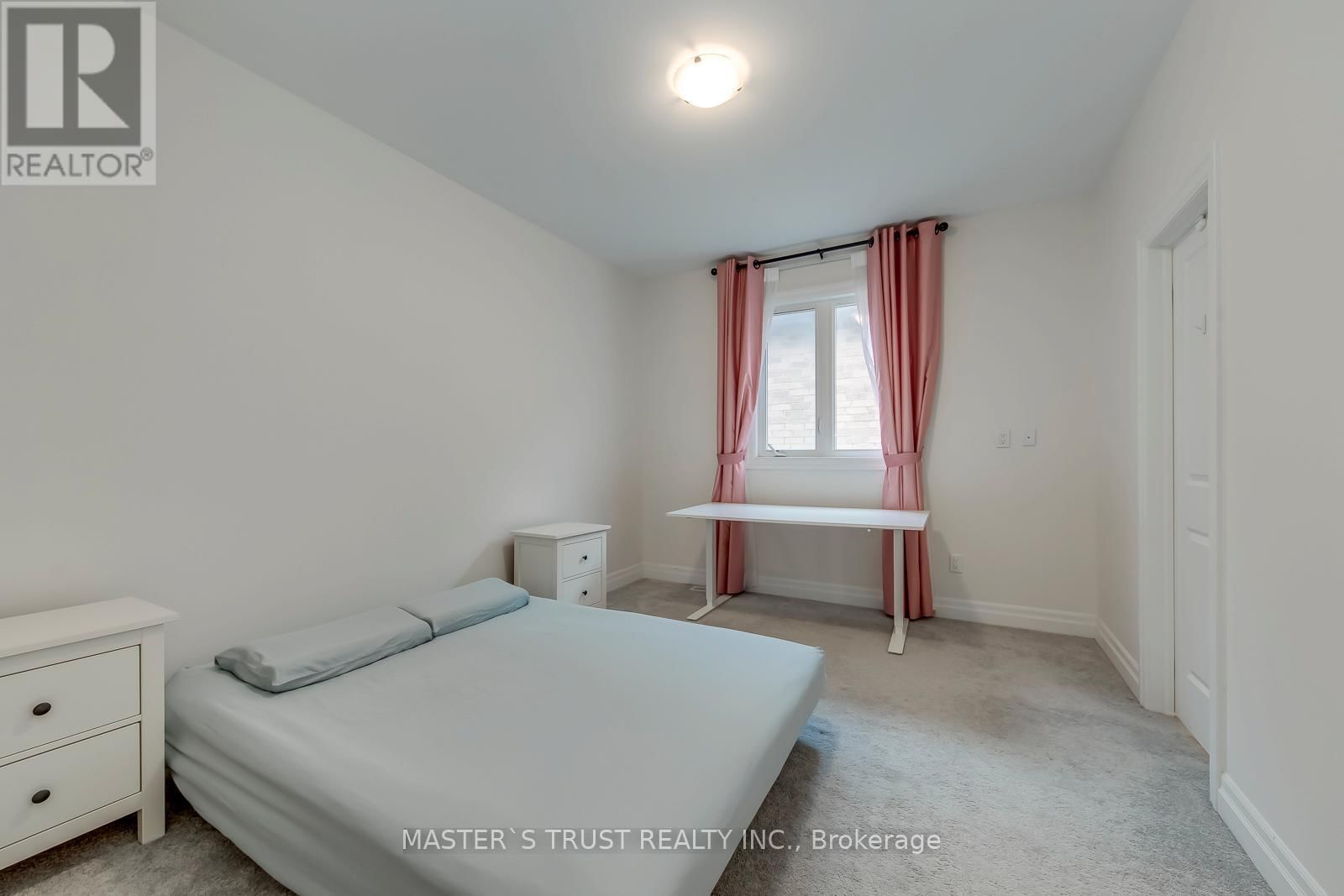 62 MERLIN STREET Image 39