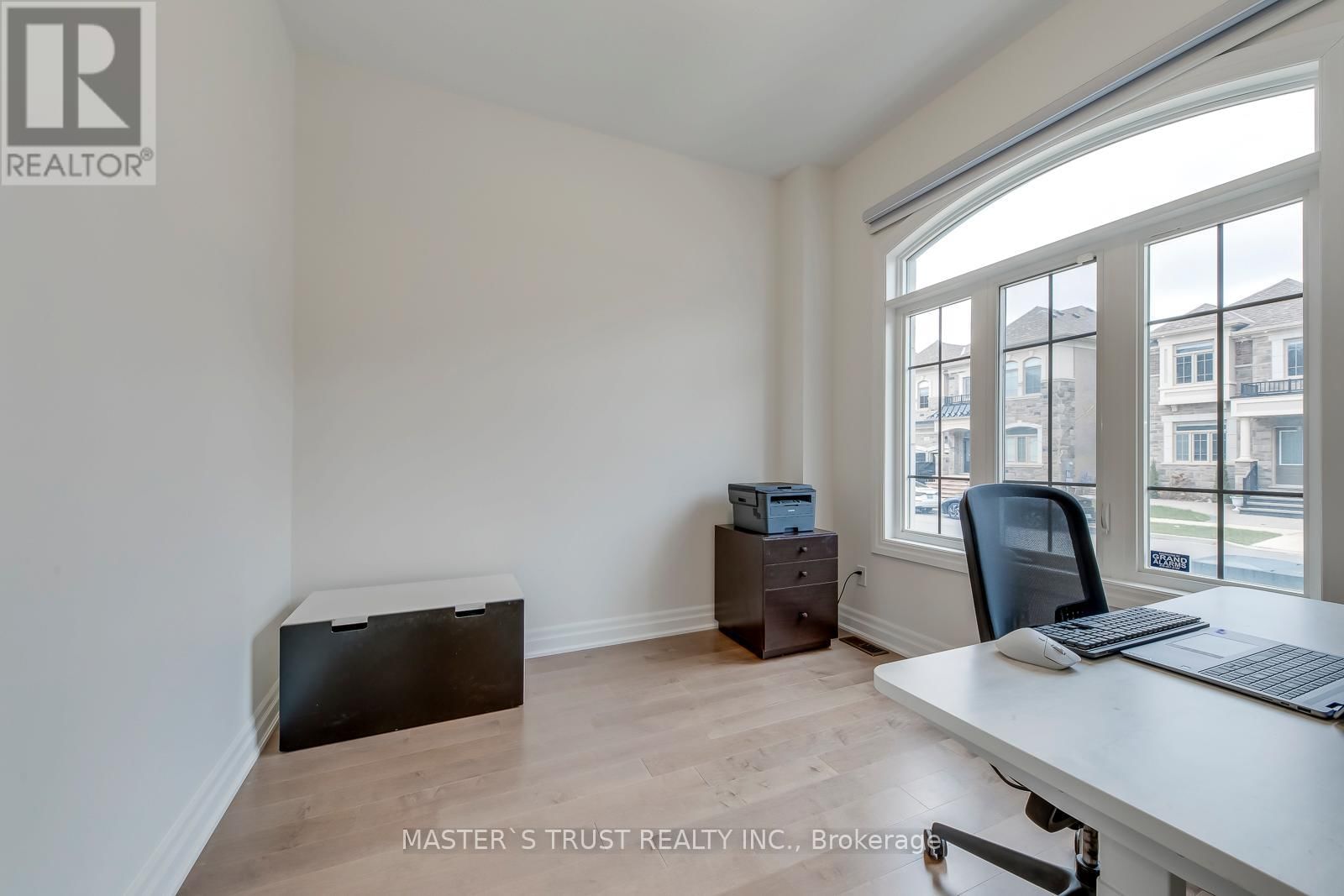 62 MERLIN STREET Image 4