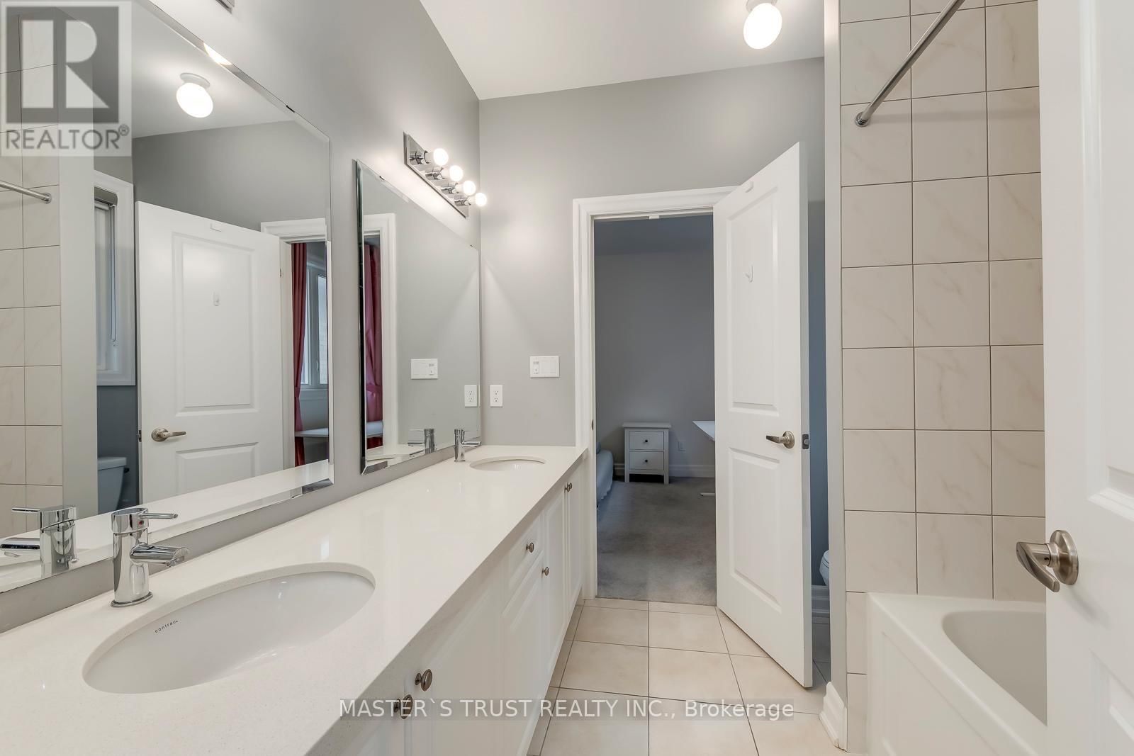 62 MERLIN STREET Image 40