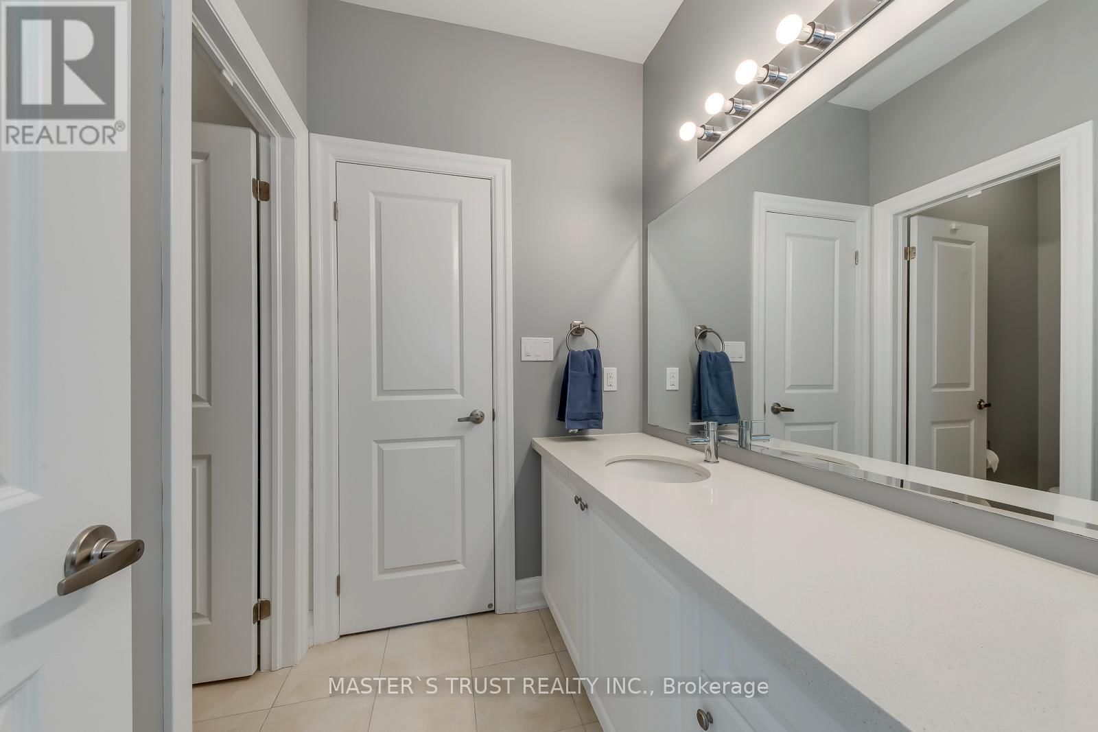 62 MERLIN STREET Image 44