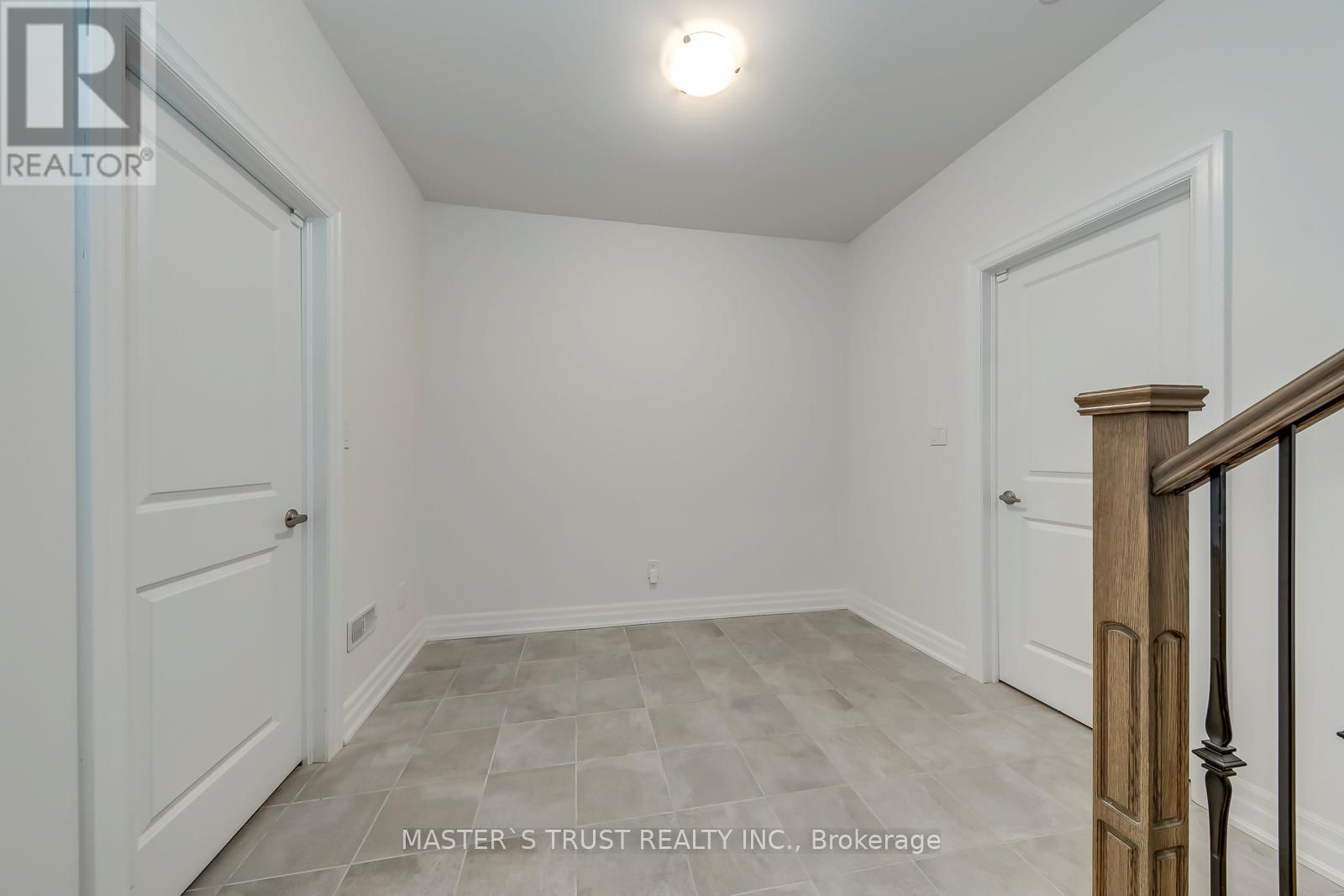 62 MERLIN STREET Image 47