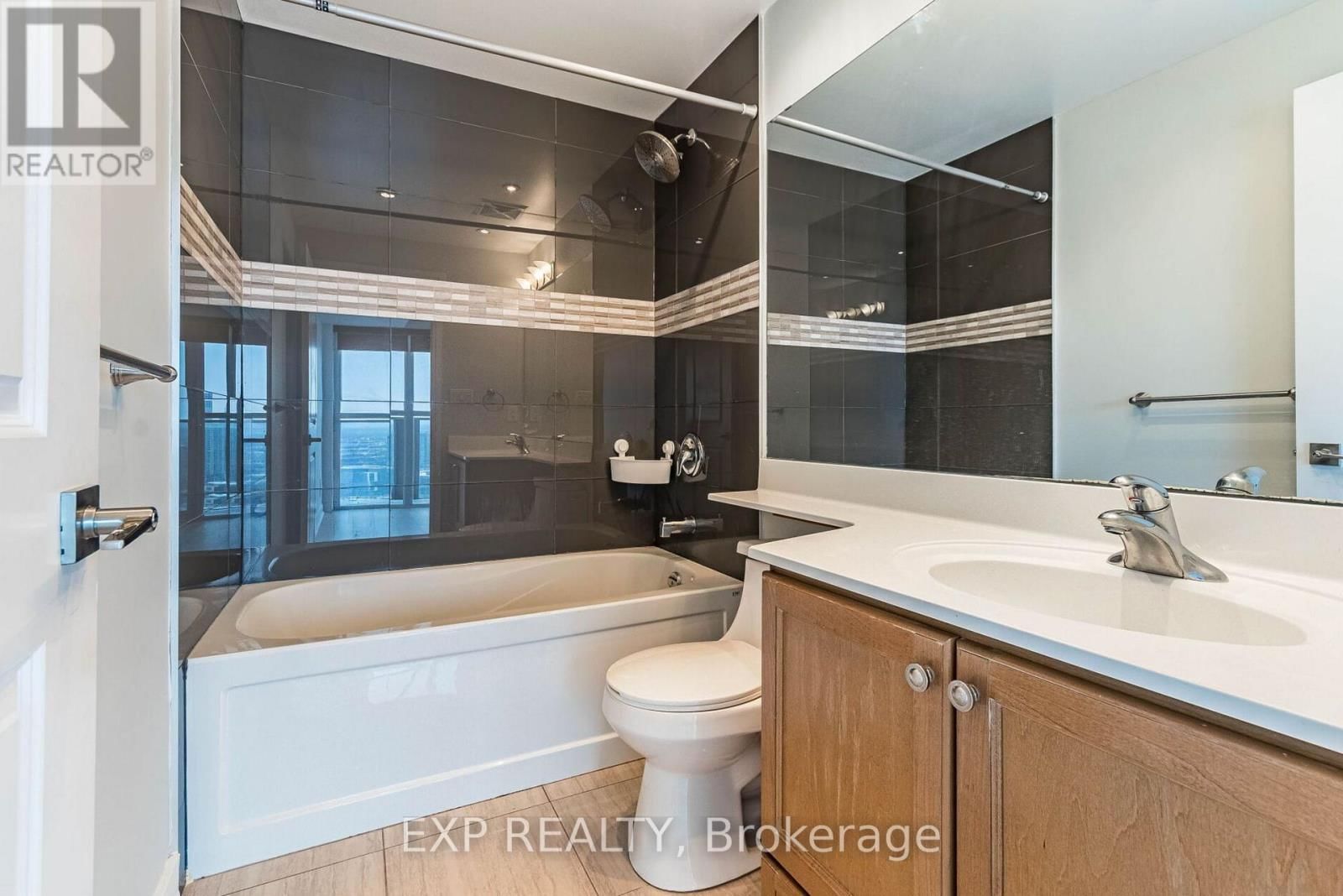 4004 - 60 ABSOLUTE AVENUE Image 11