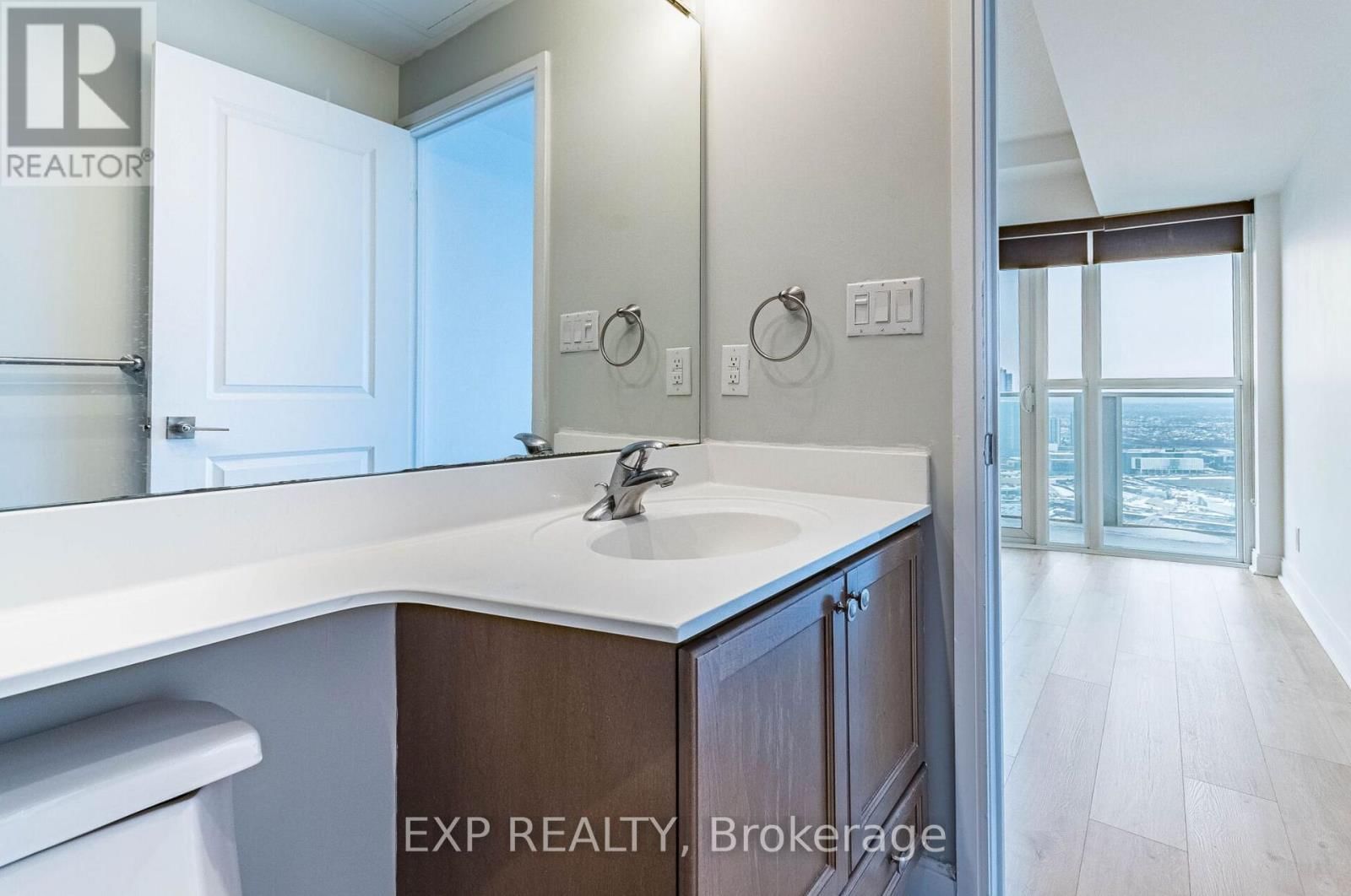 4004 - 60 ABSOLUTE AVENUE Image 12