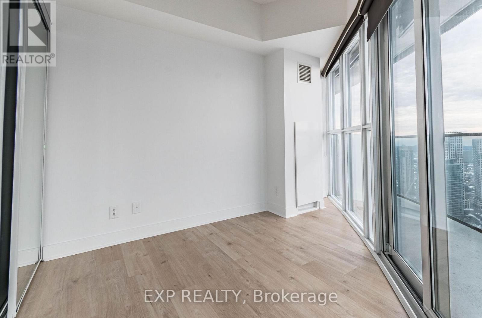 4004 - 60 ABSOLUTE AVENUE Image 13